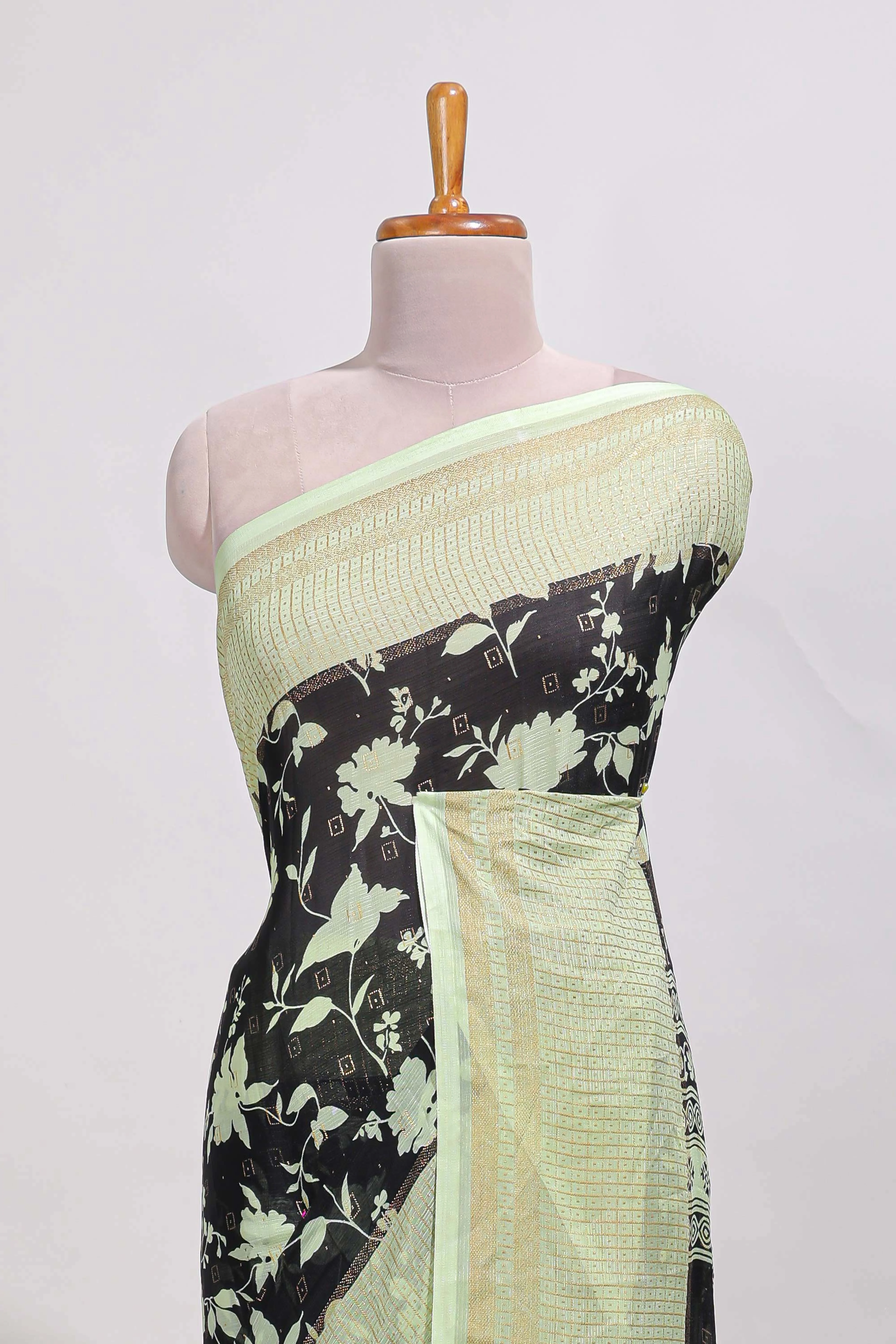 Black and green checked floral motifs chiffon saree with self zari border and contrast blouse - Image 3