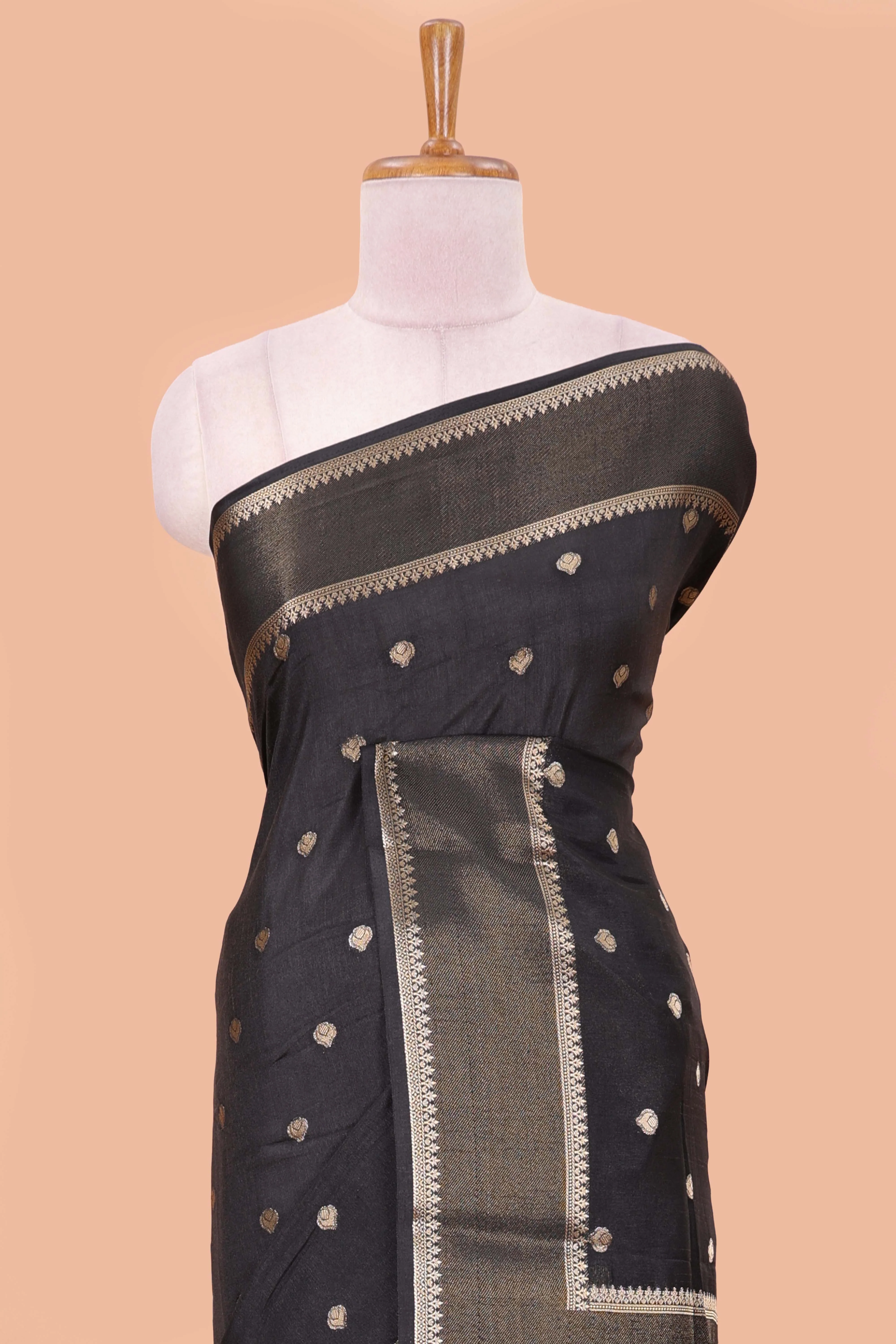 Black dola silk saree with all over zari butta, bendex zari border, rich zari pallu and contrast blouse - Image 3
