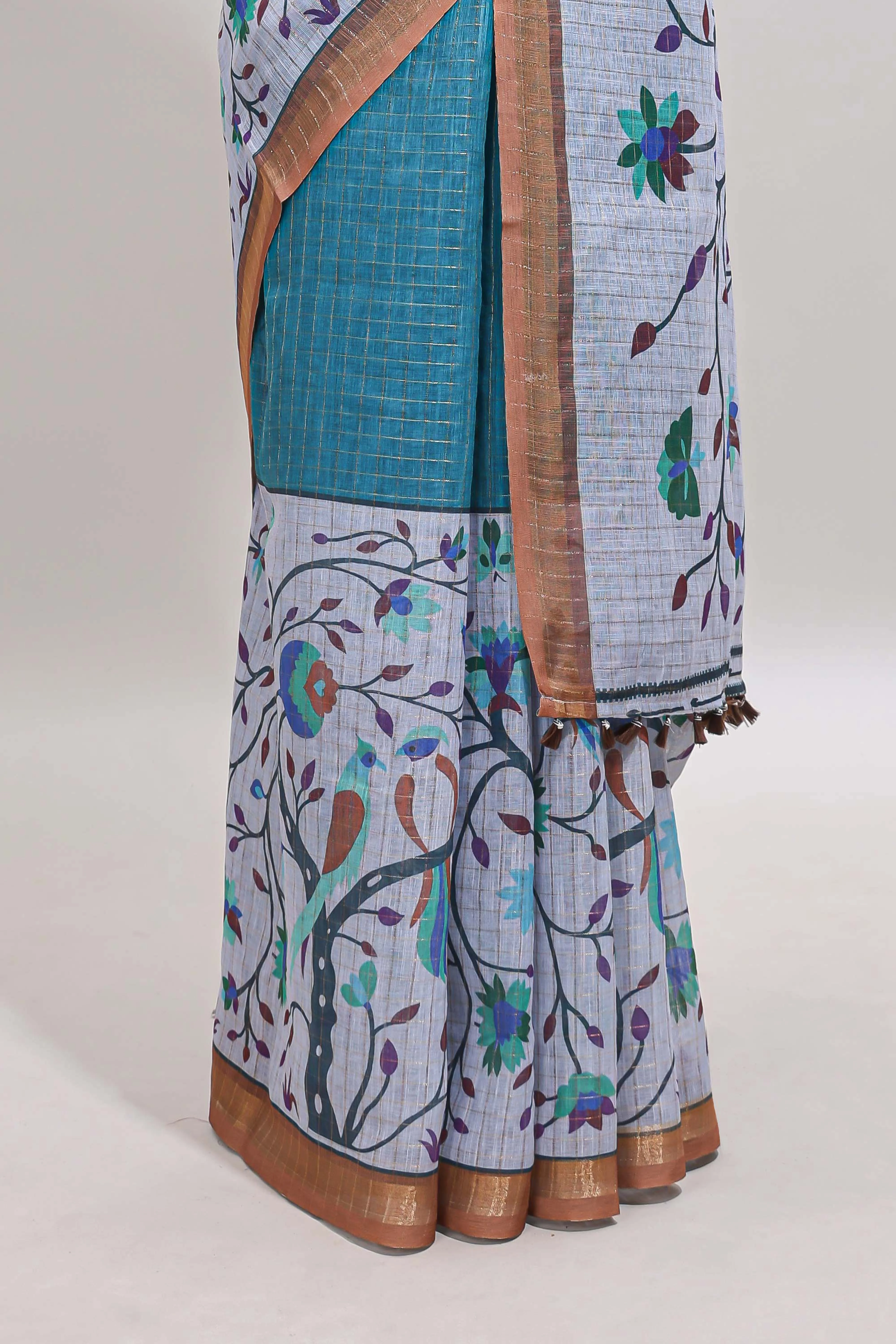 Blue checked birds & floral design chanderi cotton saree with contrast border and printed blouse - Image 4