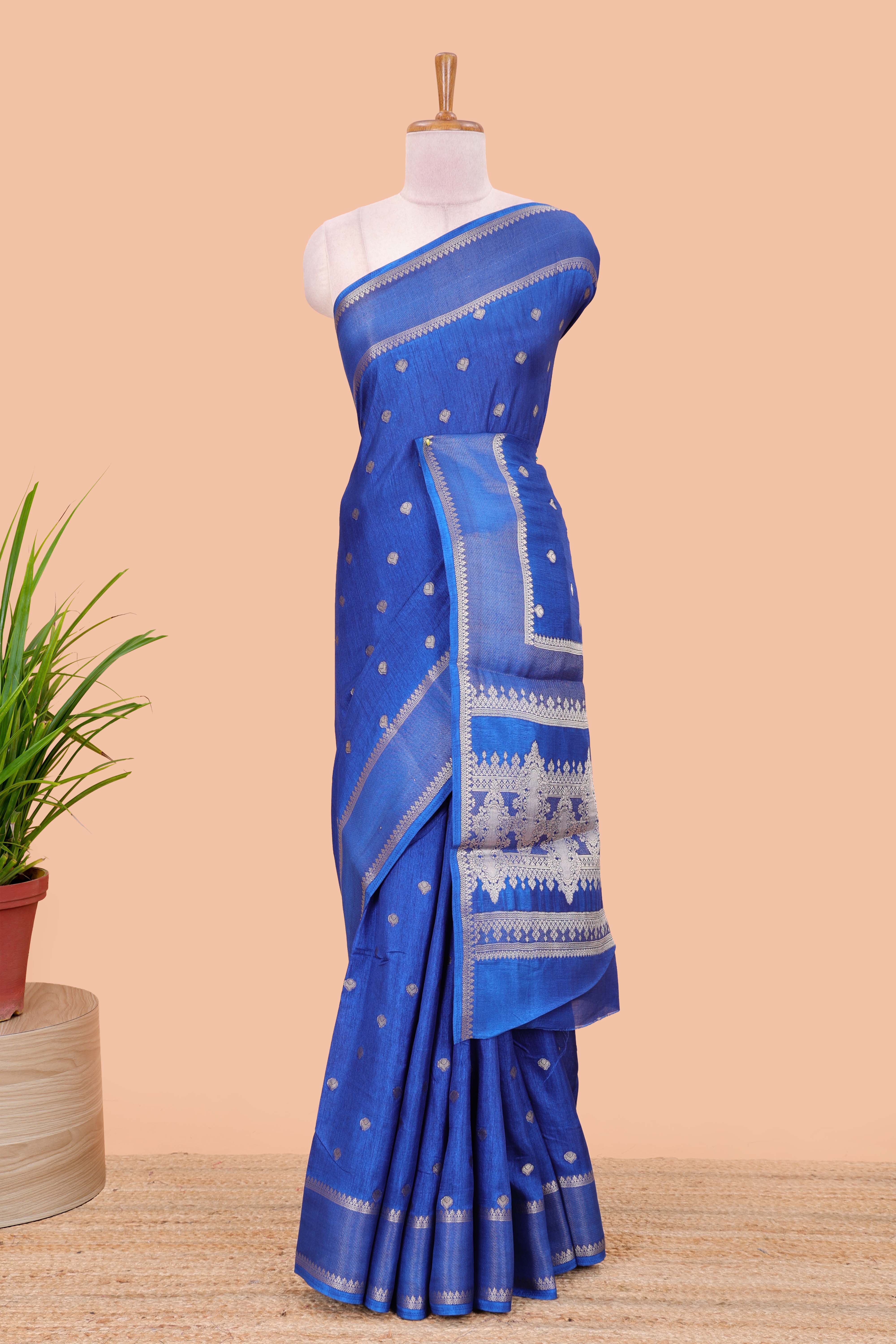 Blue dola silk saree with all over zari butta, bendex zari border, rich zari pallu and contrast blouse - Image 2