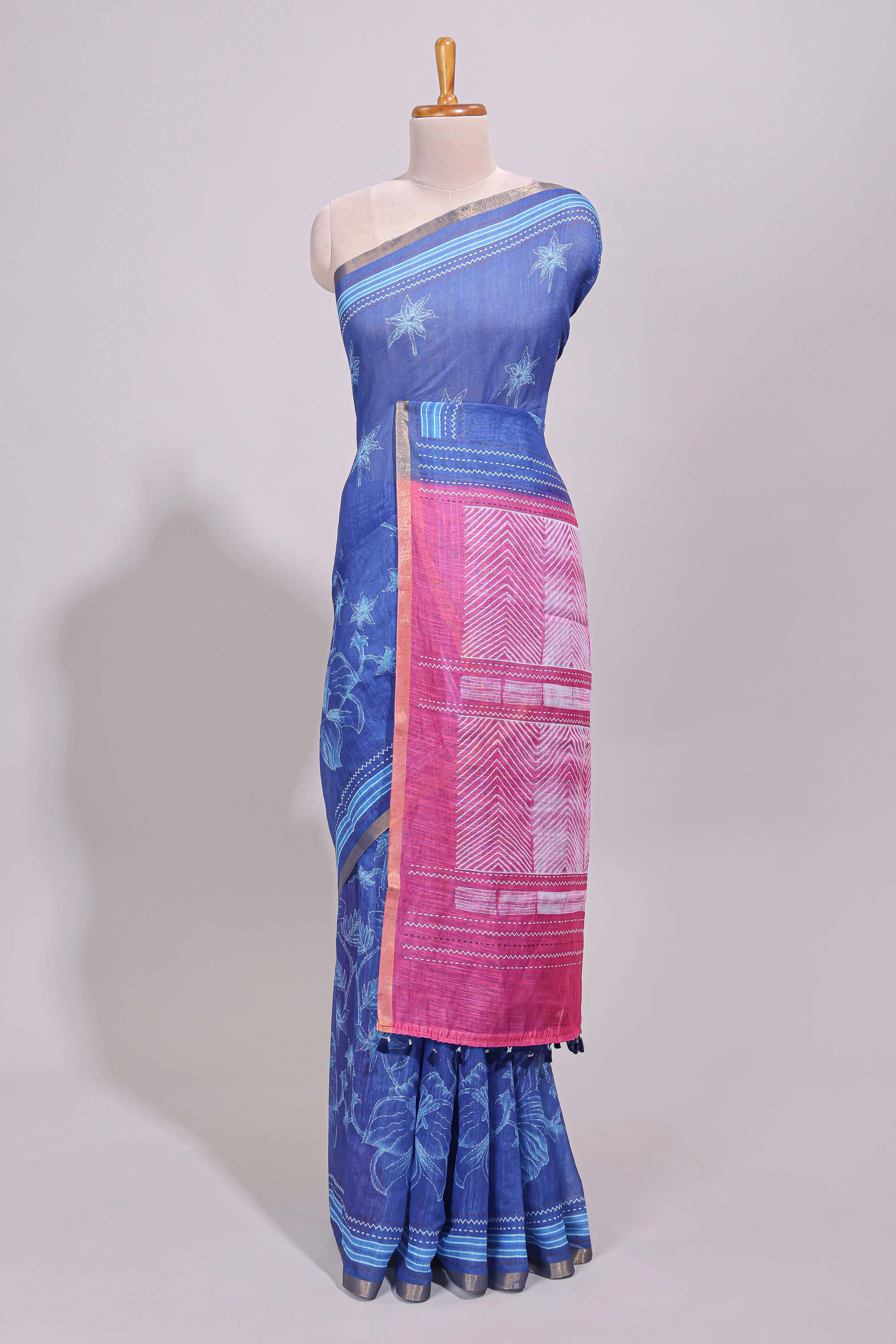Blue floral design linen cotton saree with self zari border and contrast printed blouse - Image 2