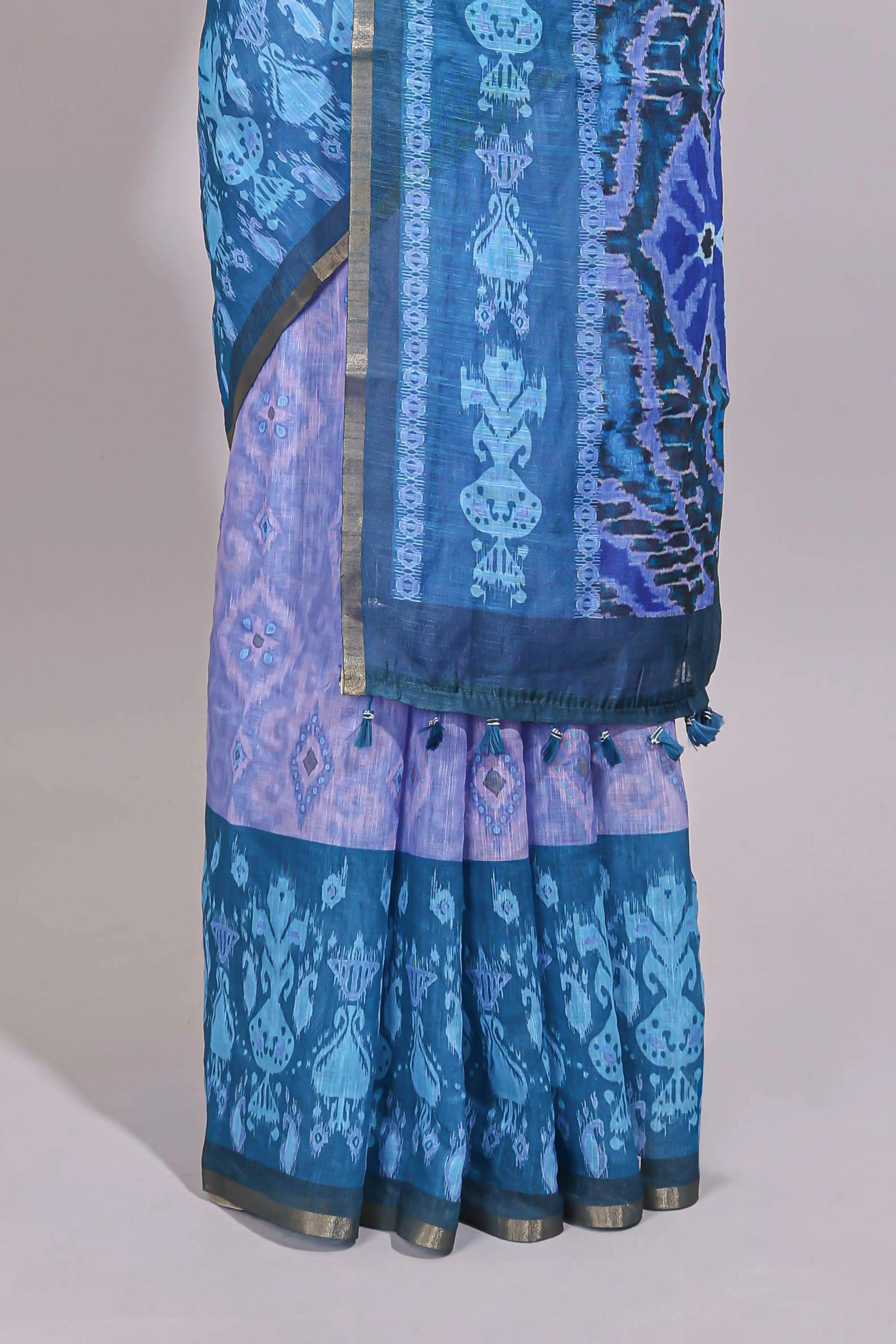 Blue geometric ikkat design linen cotton saree with contrast zari border and printed blouse - Image 4