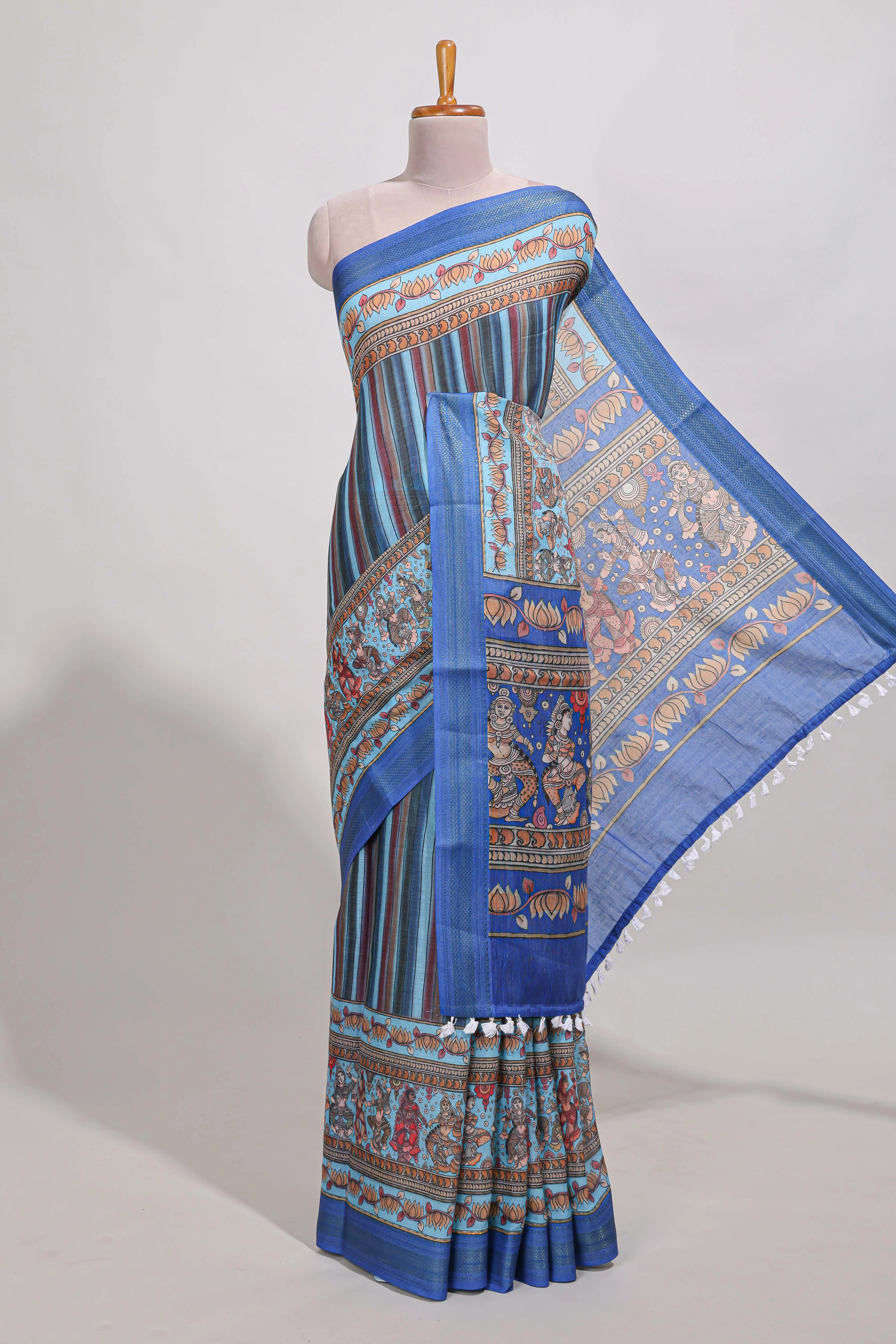 Blue linen cotton saree chevron printed with floral printed border and plain blouse - Image 2