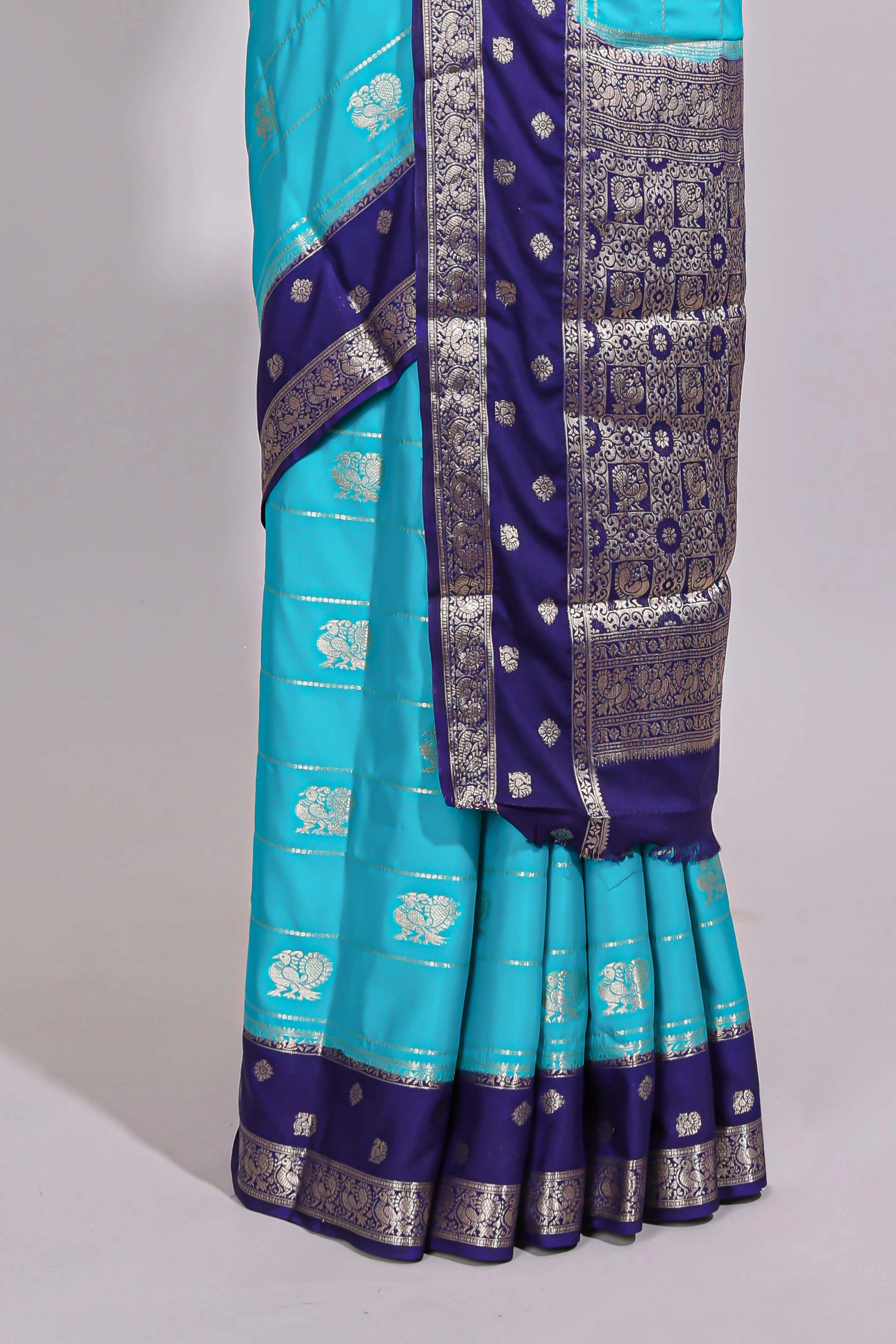 Blue striped bird zari butta dola silk saree with contrast zari border and blouse - Image 4