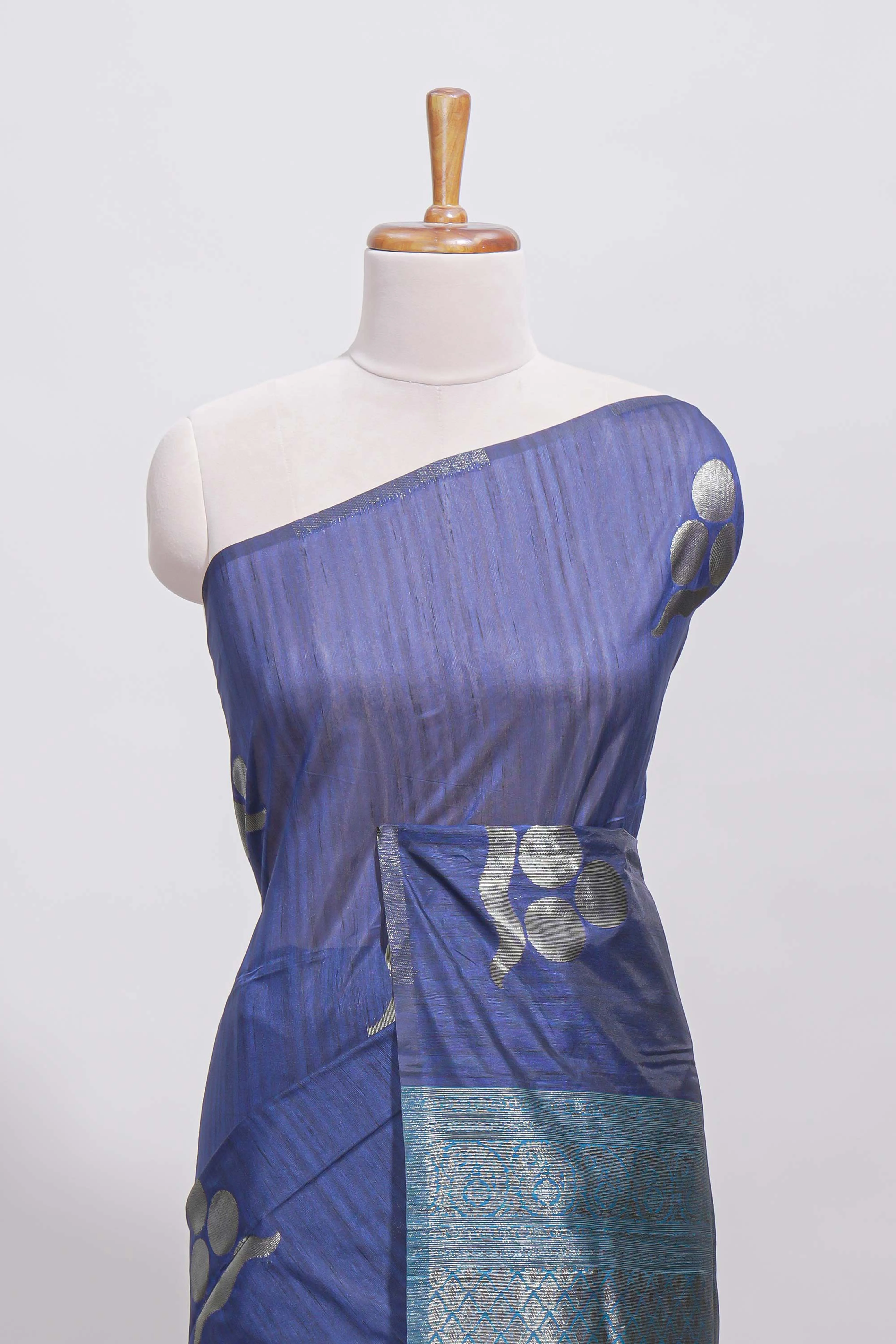 Borderless blue round butta art tussar saree with contrast pallu and blouse - Image 3