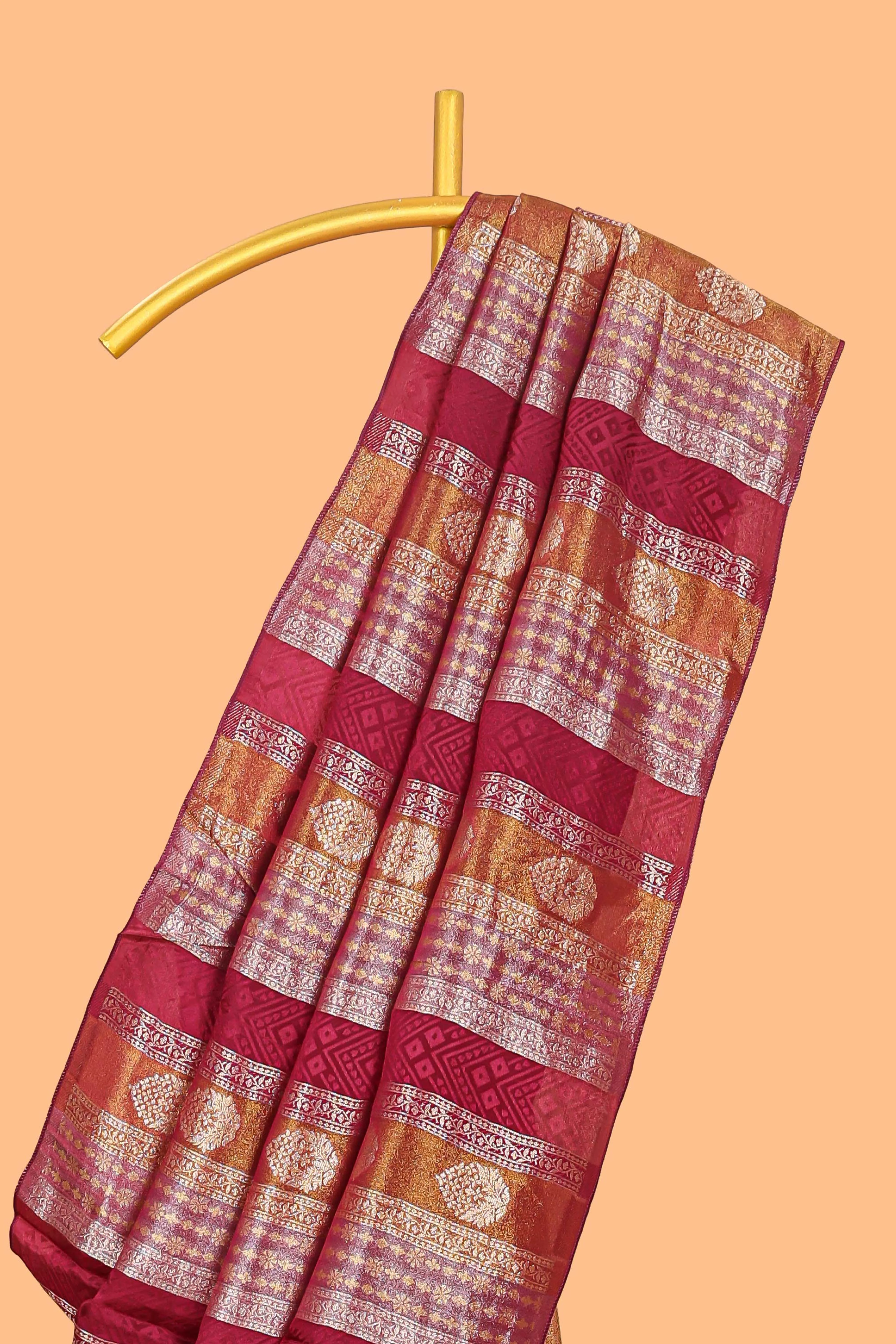 Borderless maroon striped floral design banarasi silk saree with self pallu and matching blouse - Image 2