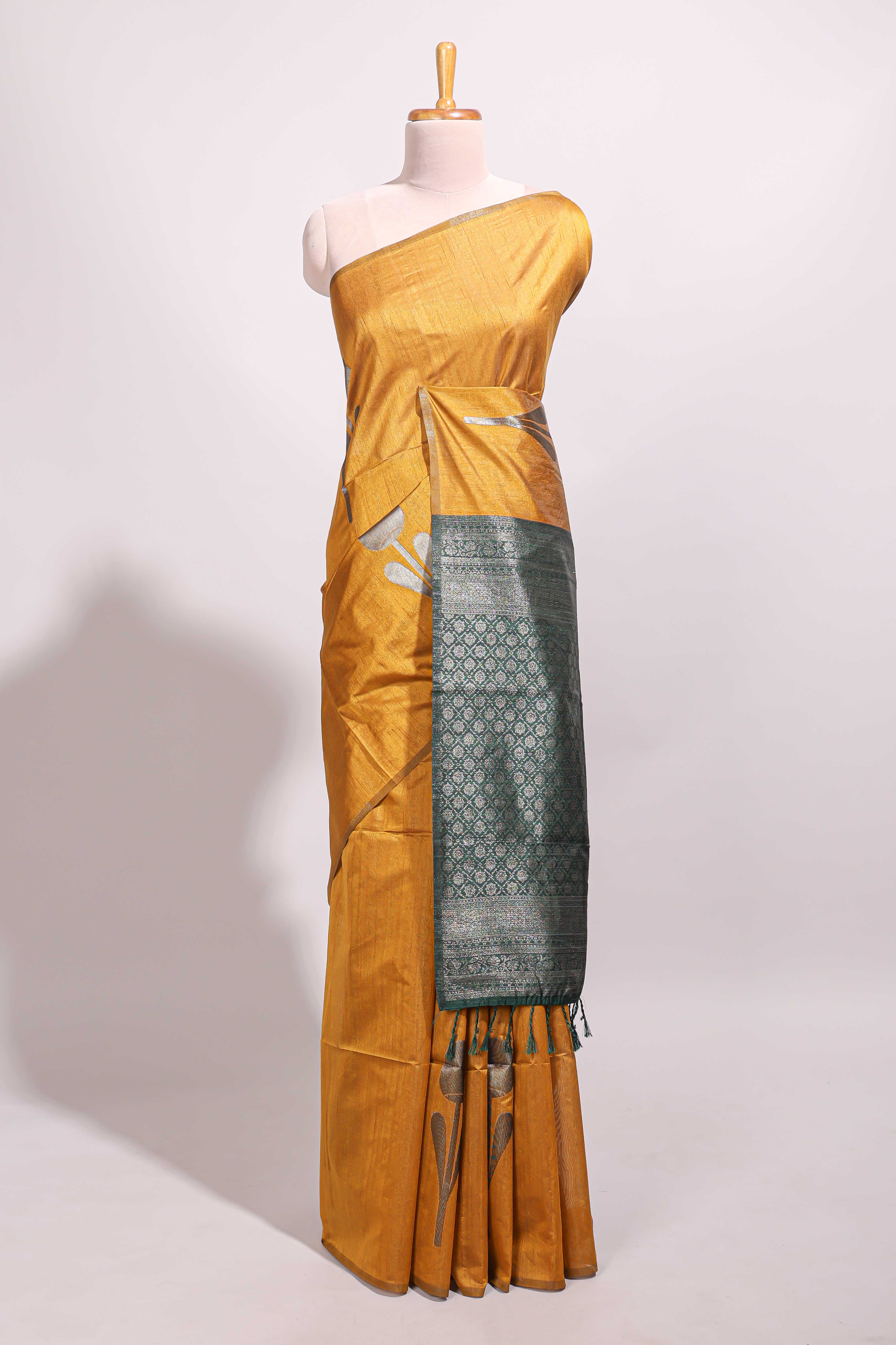 Borderless yellow floral design semi tussar saree with contrast pallu and blouse - Image 2