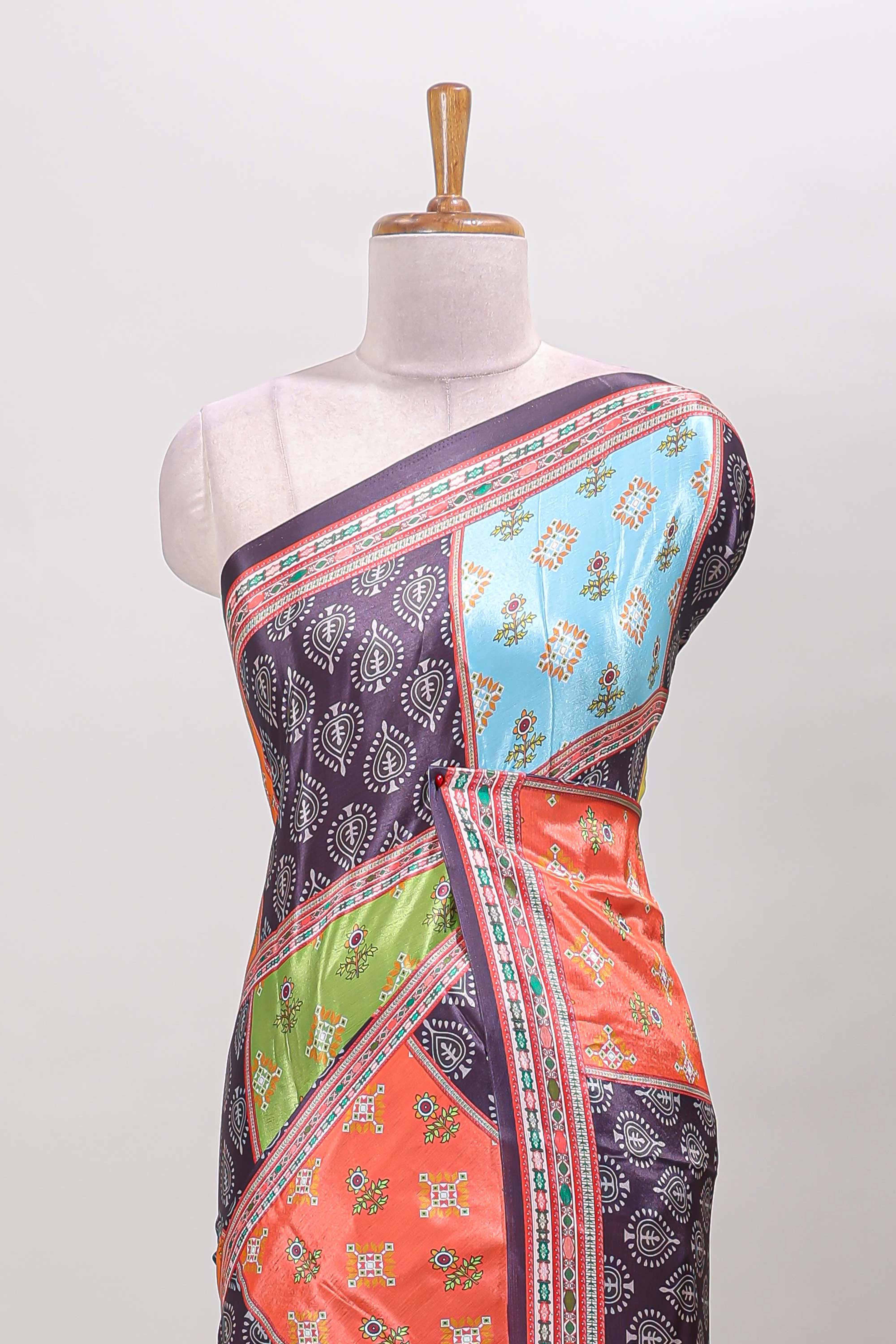Magenta purple geometric pattern & floral design masakali saree with self border and matching blouse - Image 3