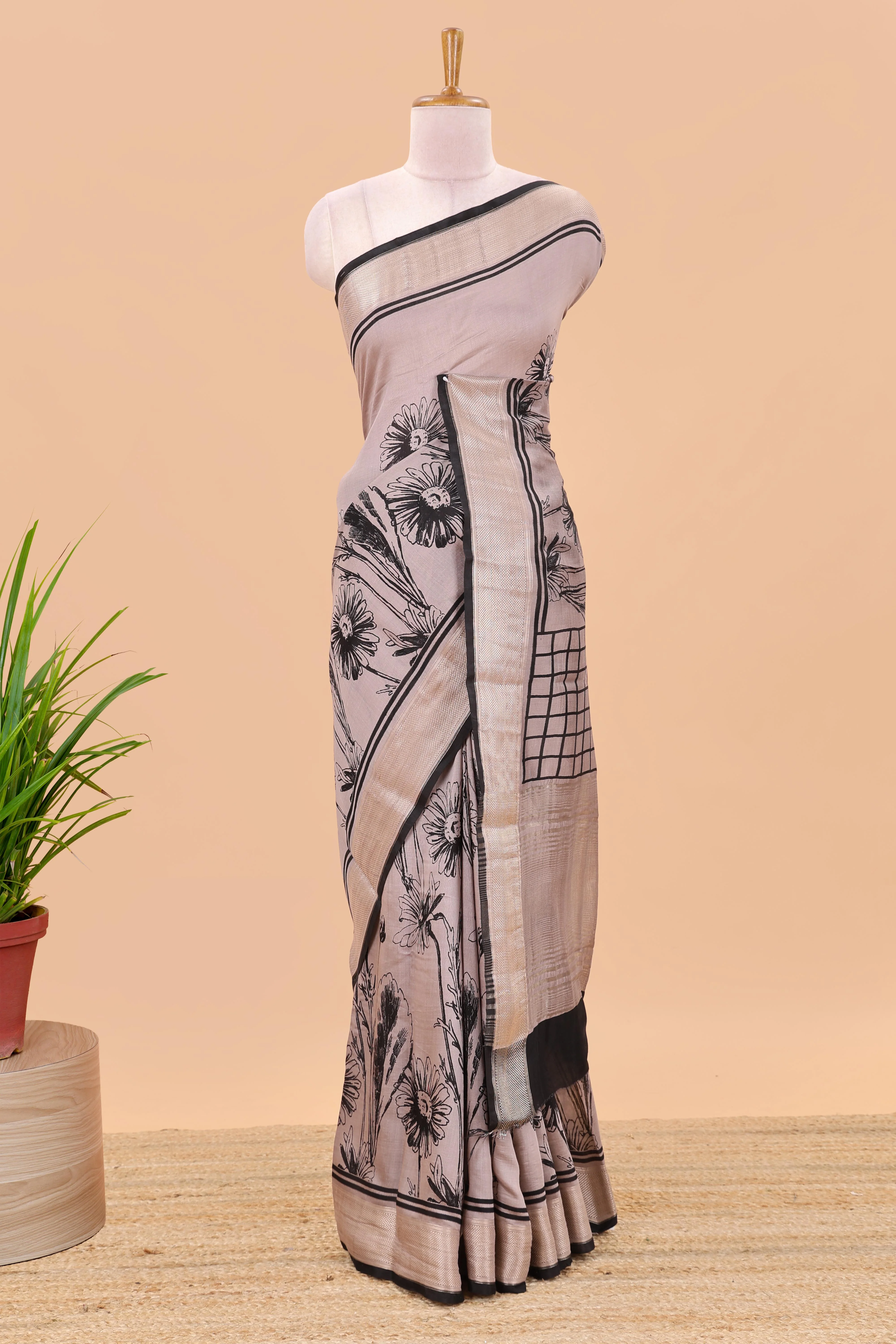 Peach floral print chanderi cotton saree with zari pallu - Image 2