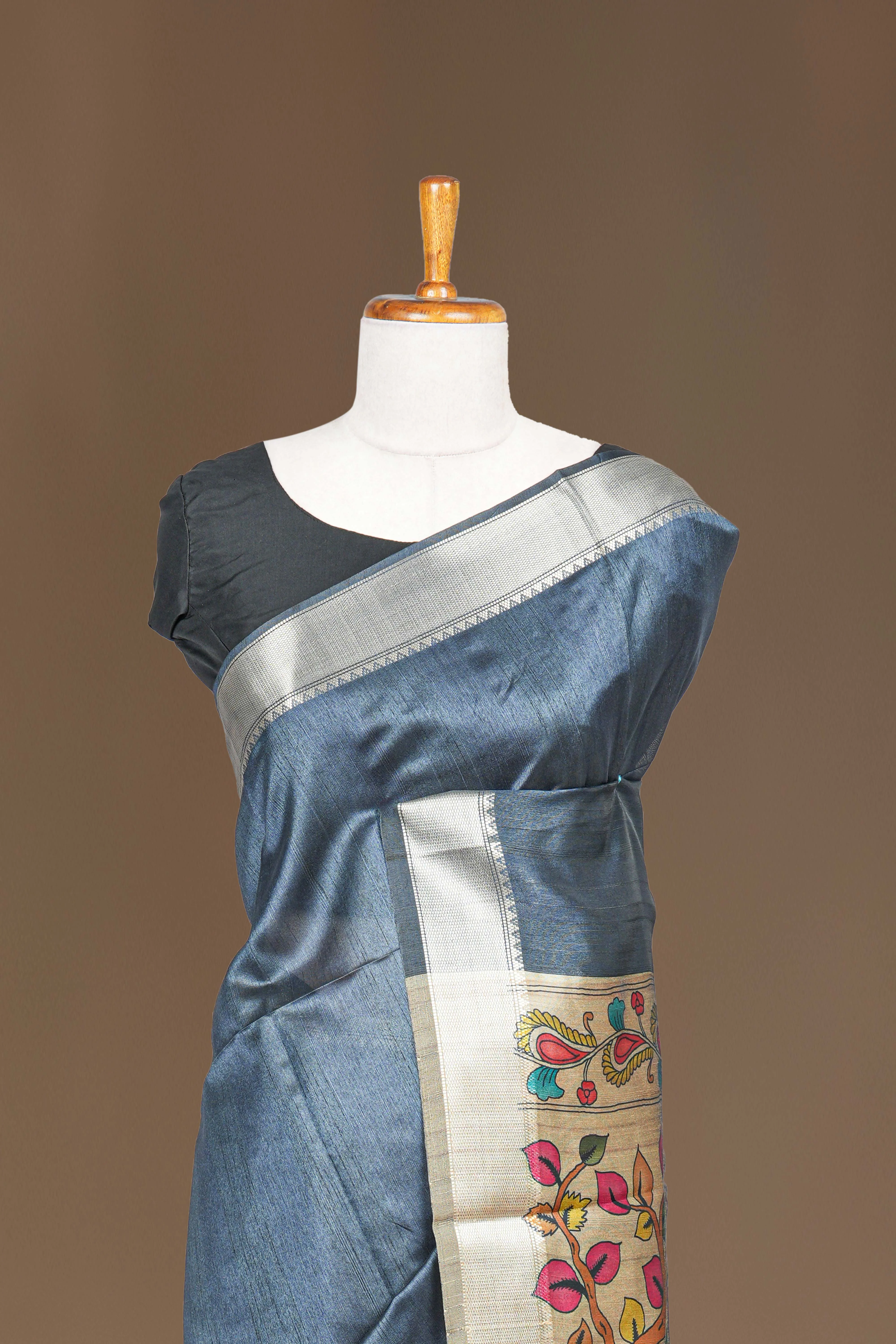 Chappa Tussar Saree Body Plain With Kalamkari Print Pallu Along With Flower Motifs Blouse - Image 3