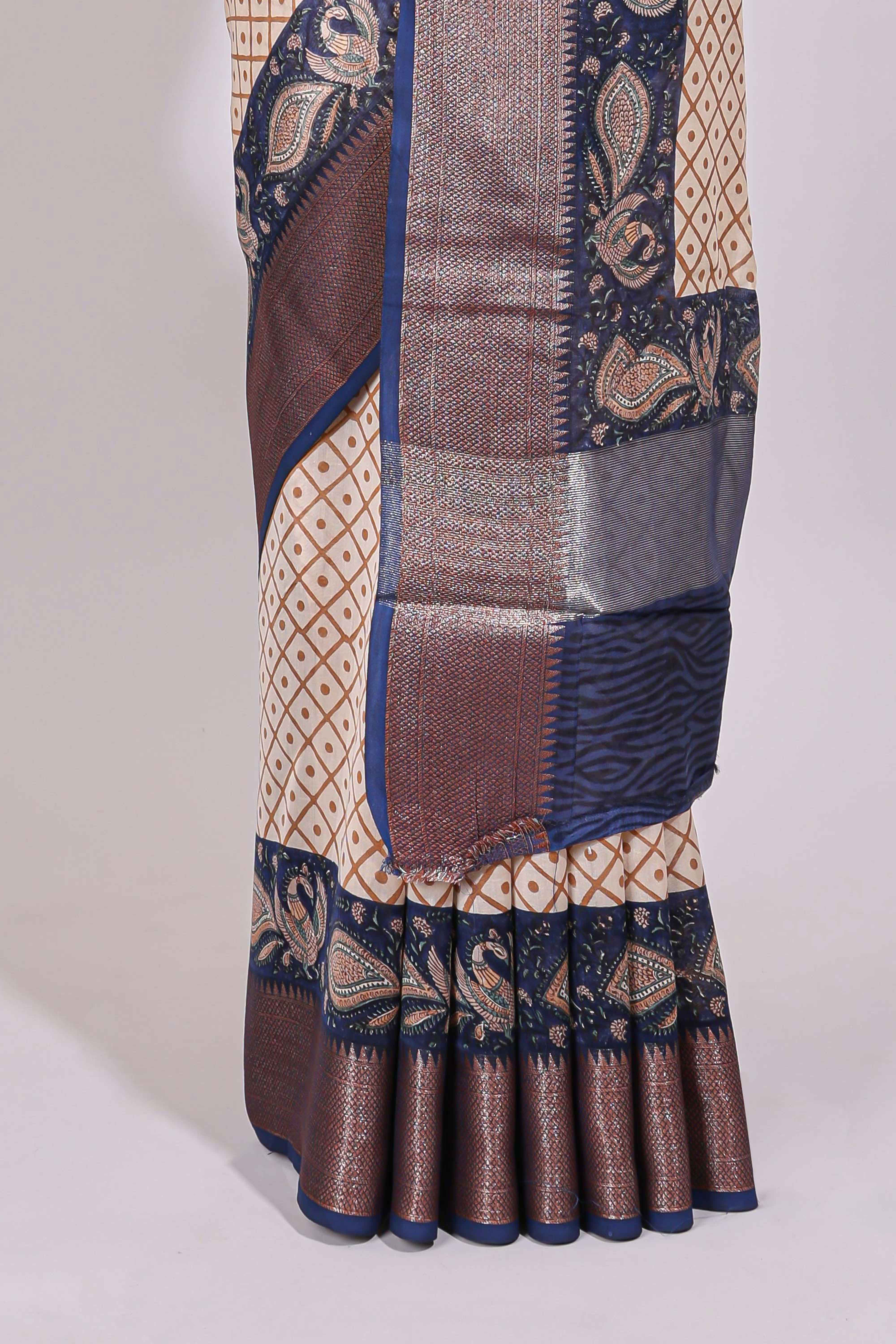 Cream geometric checked motifs chanderi cotton saree with contrast zari border and printed blouse - Image 4