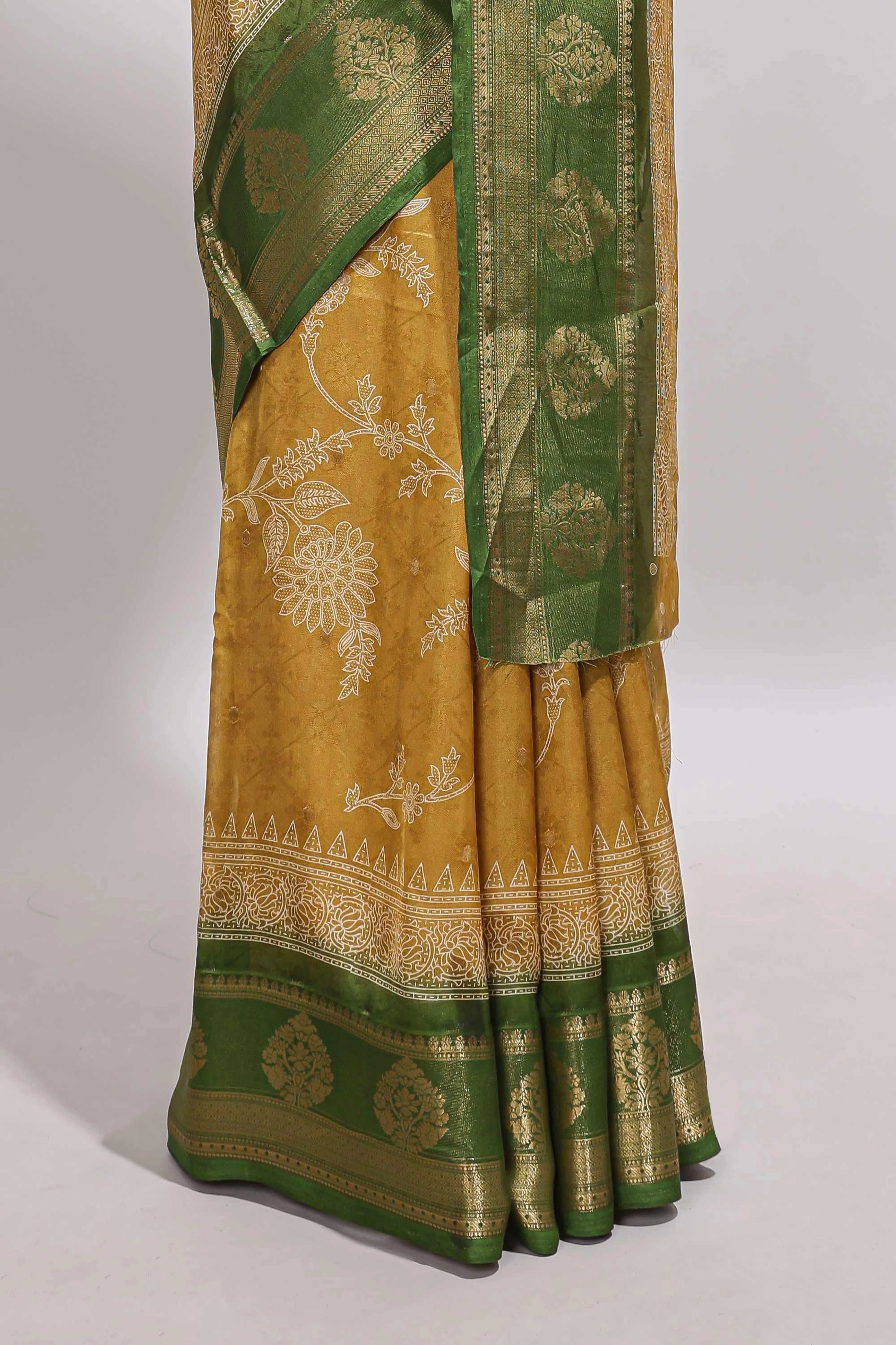 Golden yellow floral design georgette saree with contrast border and motifs blouse - Image 4