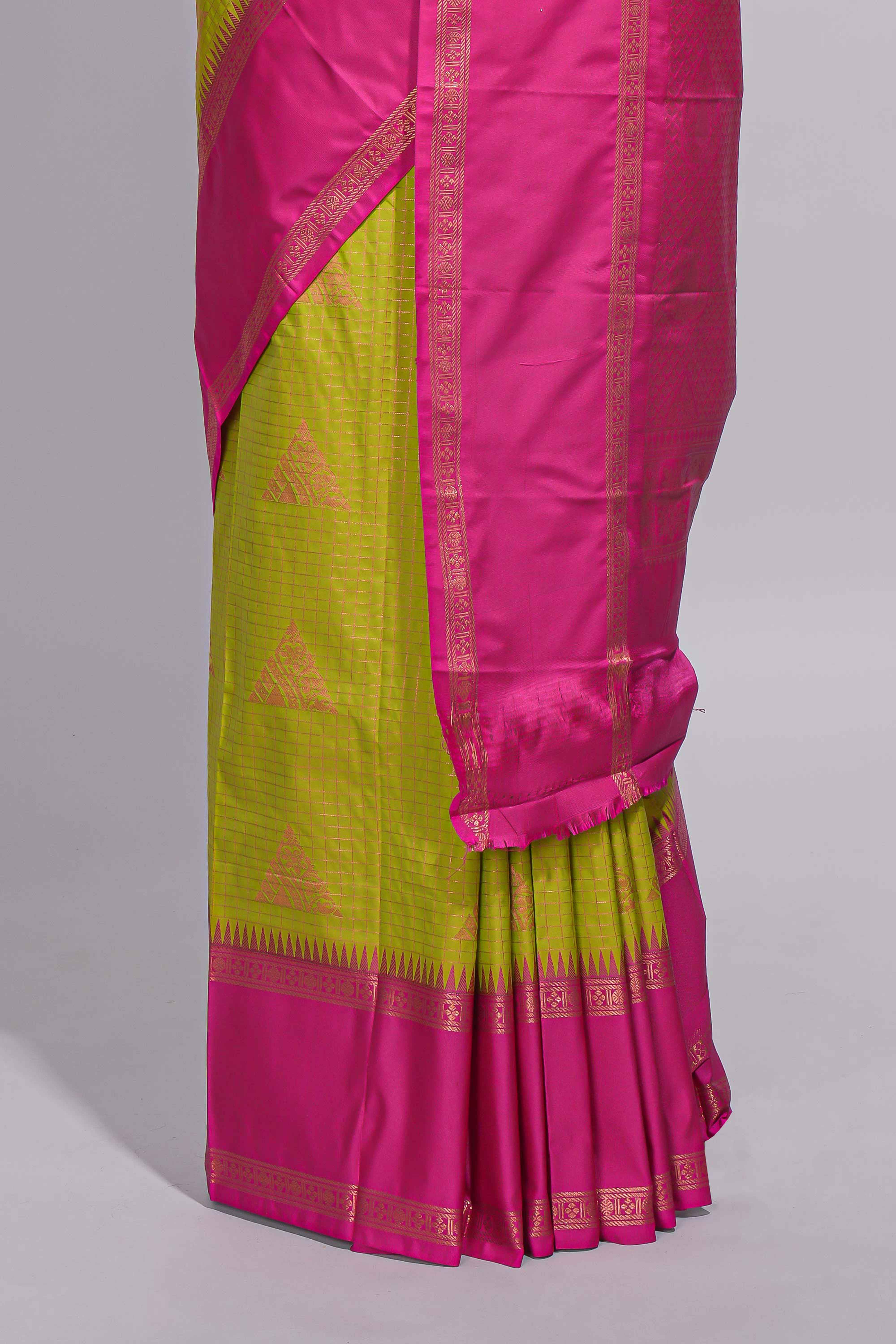 Green color kotta cotton saree with copper zari floral buttas a rich zari border and woven zari pallu with matching blouse piece - Image 4