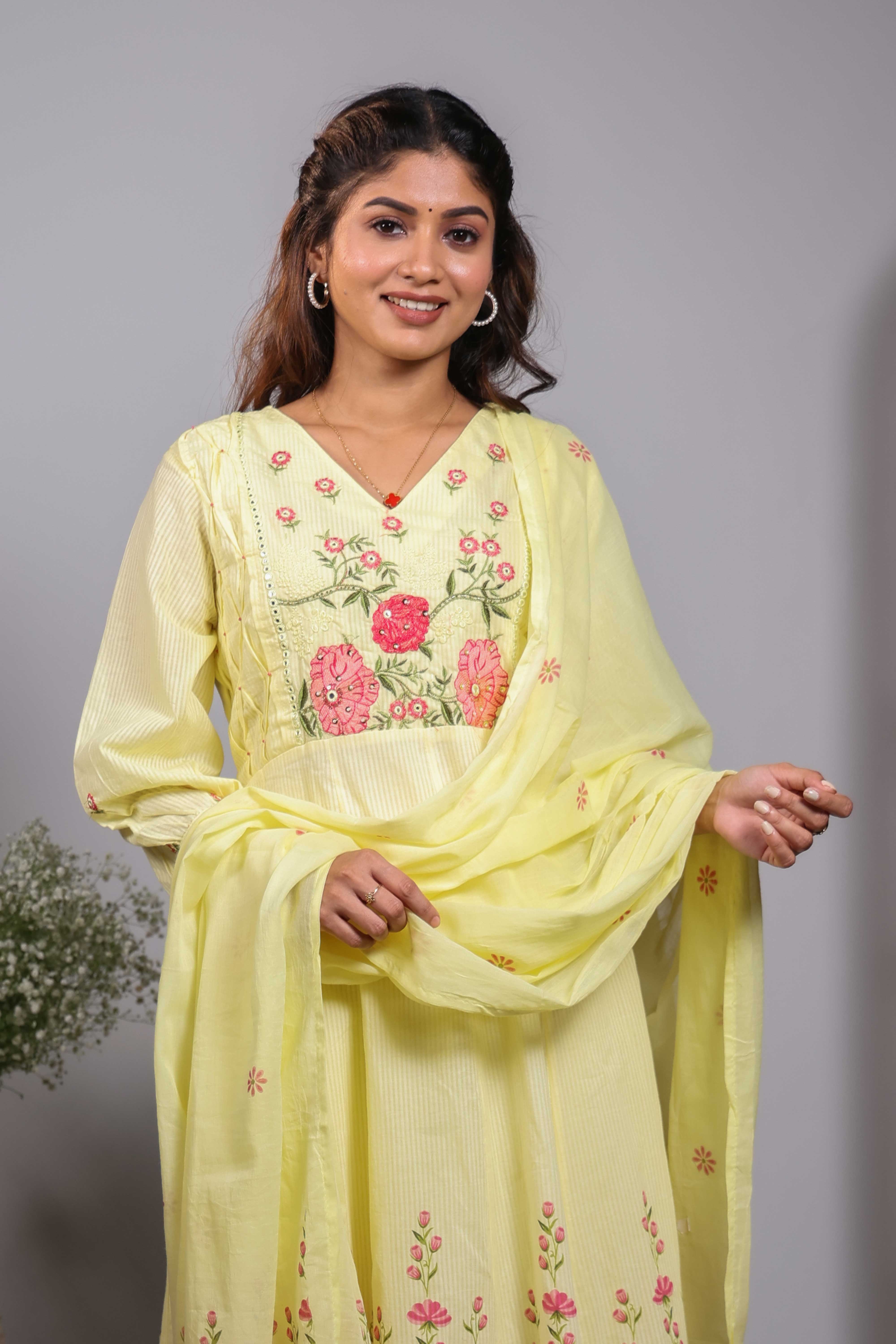 Green floral design V neck salwar set with 3/4th sleeve, self bottom and matching dupatta - Image 2