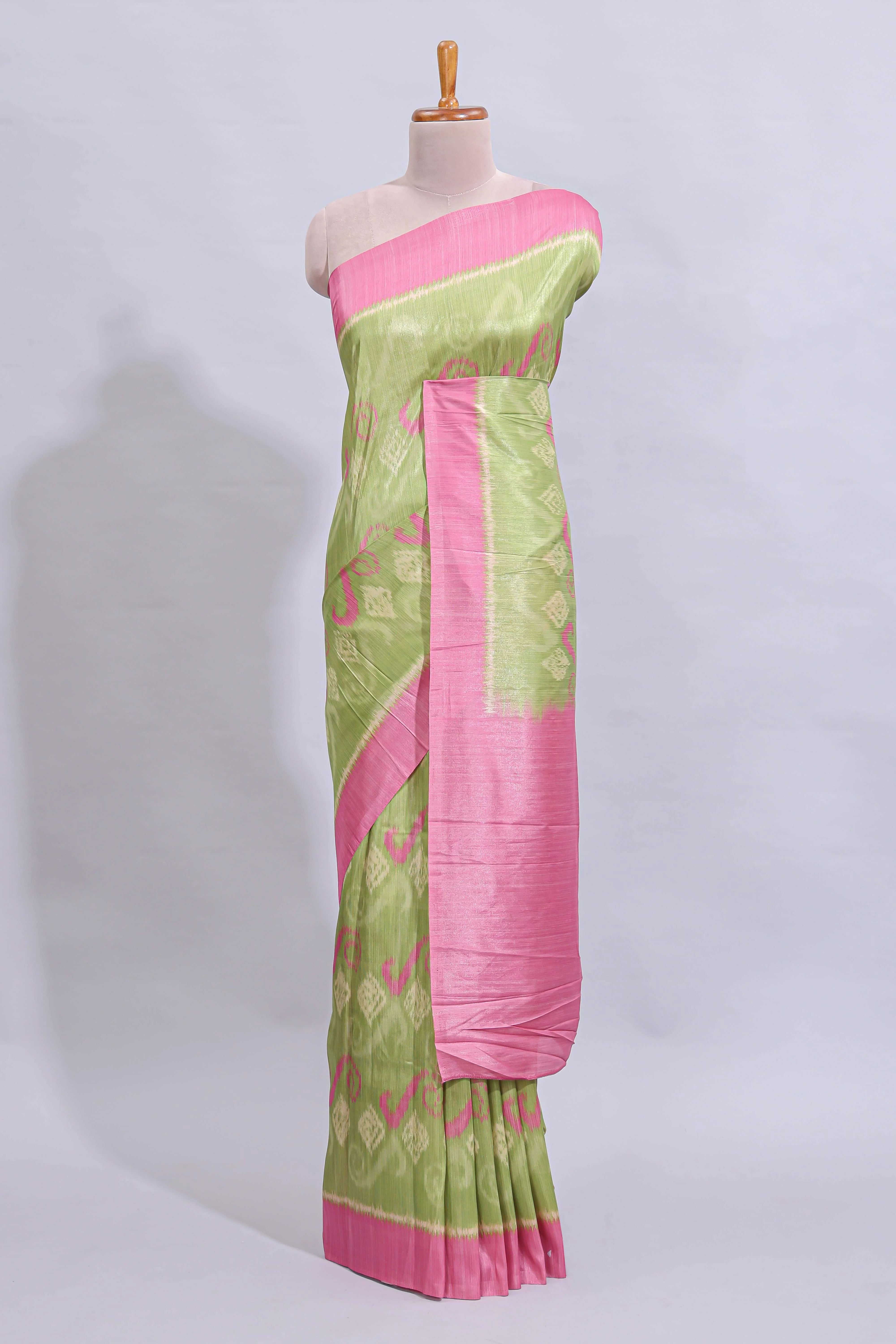 Green geometric design butta art tussar saree with contrast border and plain blouse - Image 2