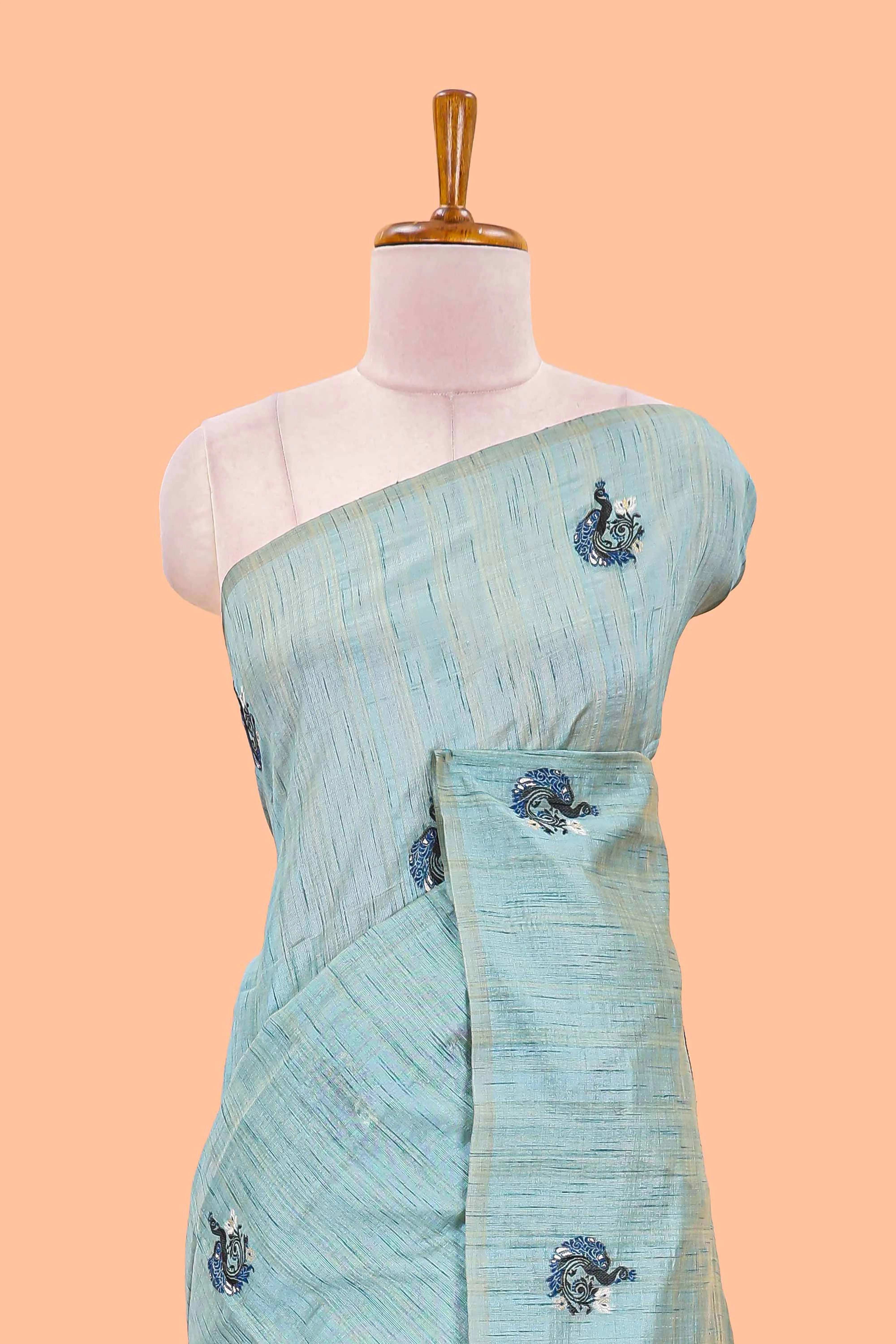 Green munga cotton peacock butta saree with fine thread weaving, borderless style and matching blouse - Image 3