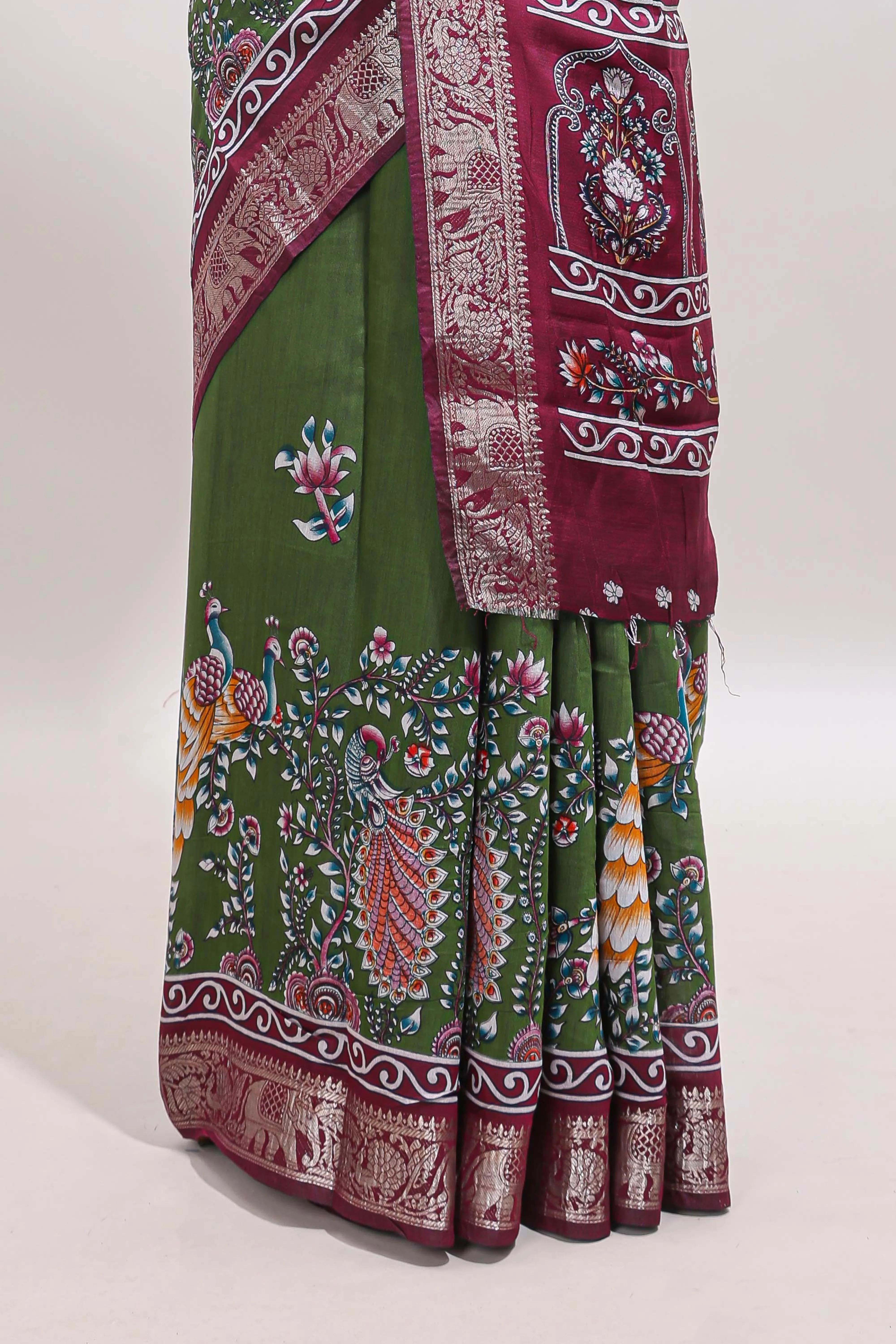 Green peacock & floral design marsh mellow saree with contrast border and printed blouse - Image 4