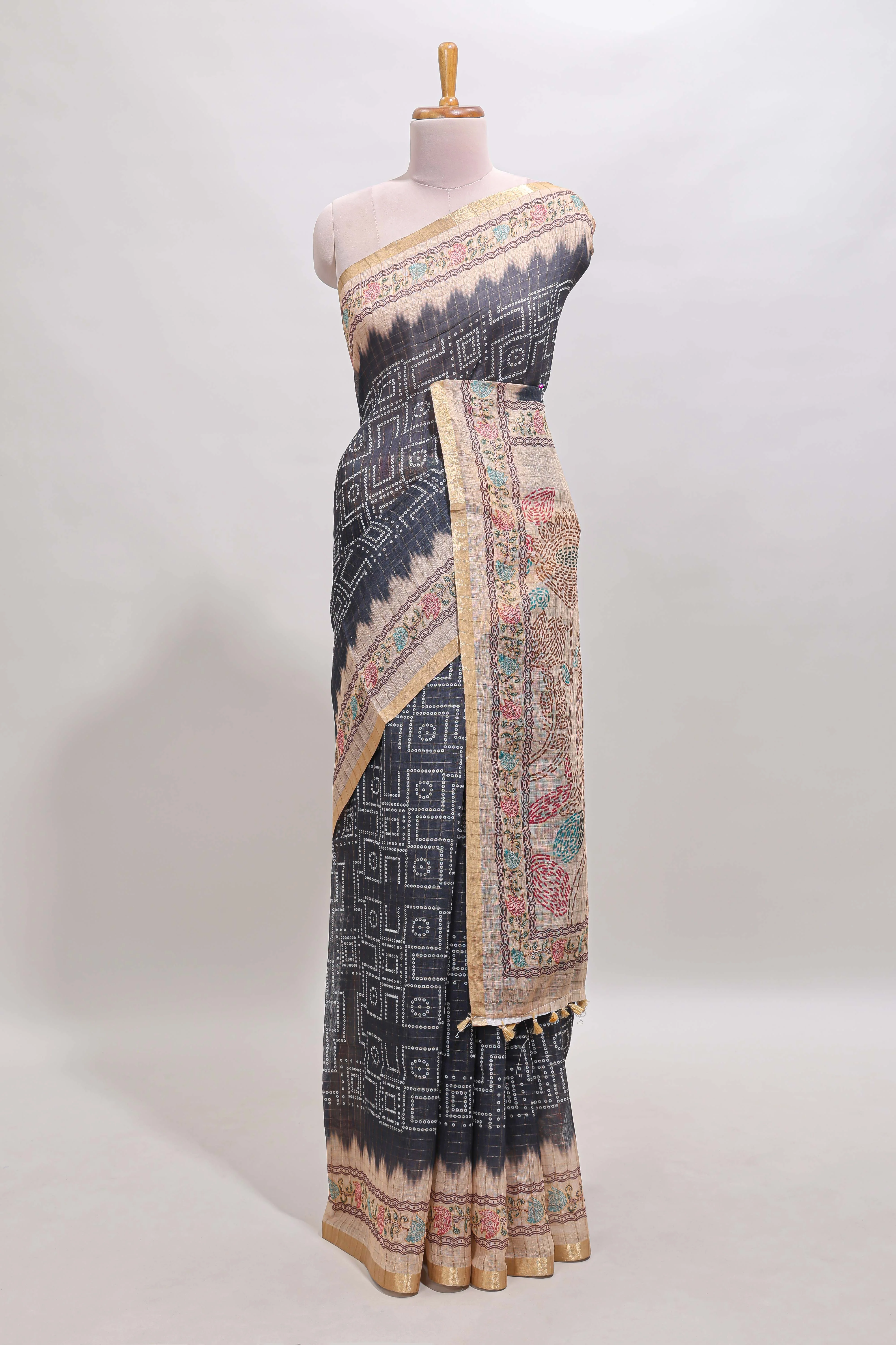 Grey bhandhini style geometric design chanderi cotton saree with contrast border and blouse - Image 2