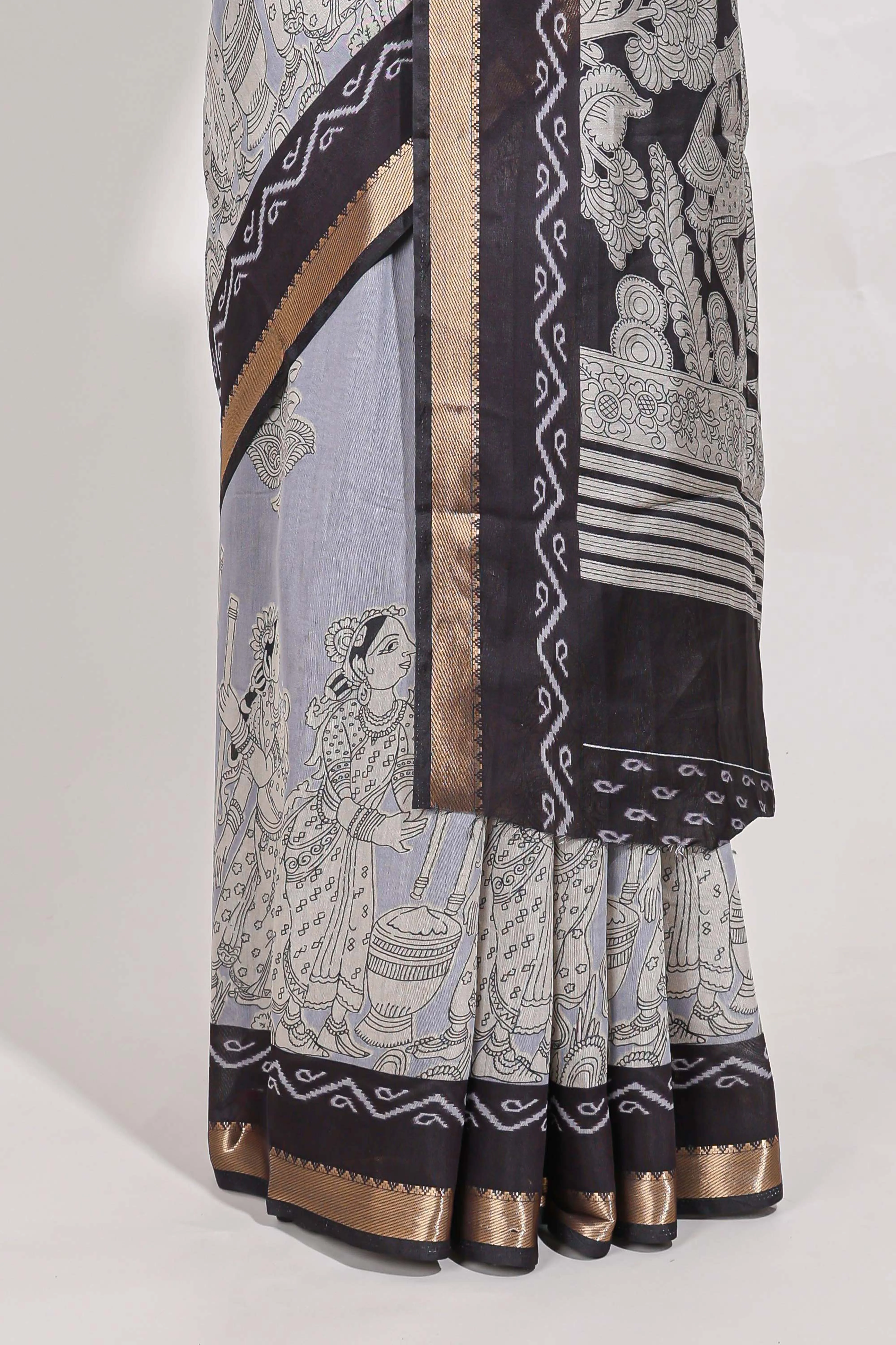 Indigo Blue colour viscose georgette saree All-over elegant ethnic detailing gold zari border and Statement pallu with artistic motifs with contrast printed blouse - Image 4