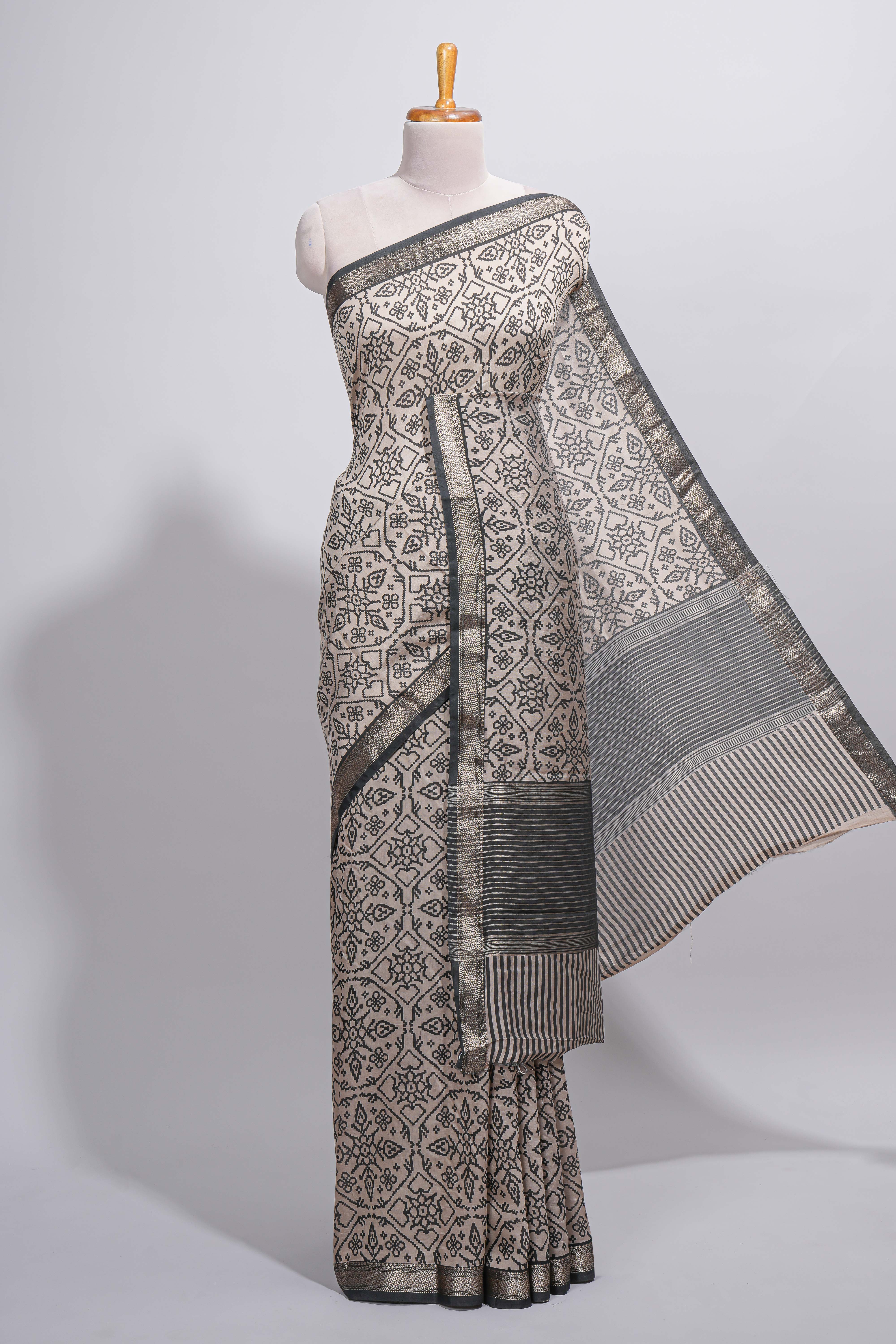 Ivory colour Assam Silk saree traditional folk motif print floral patterns and a contrast woven border The detailed pallu along with contrast blouse - Image 2