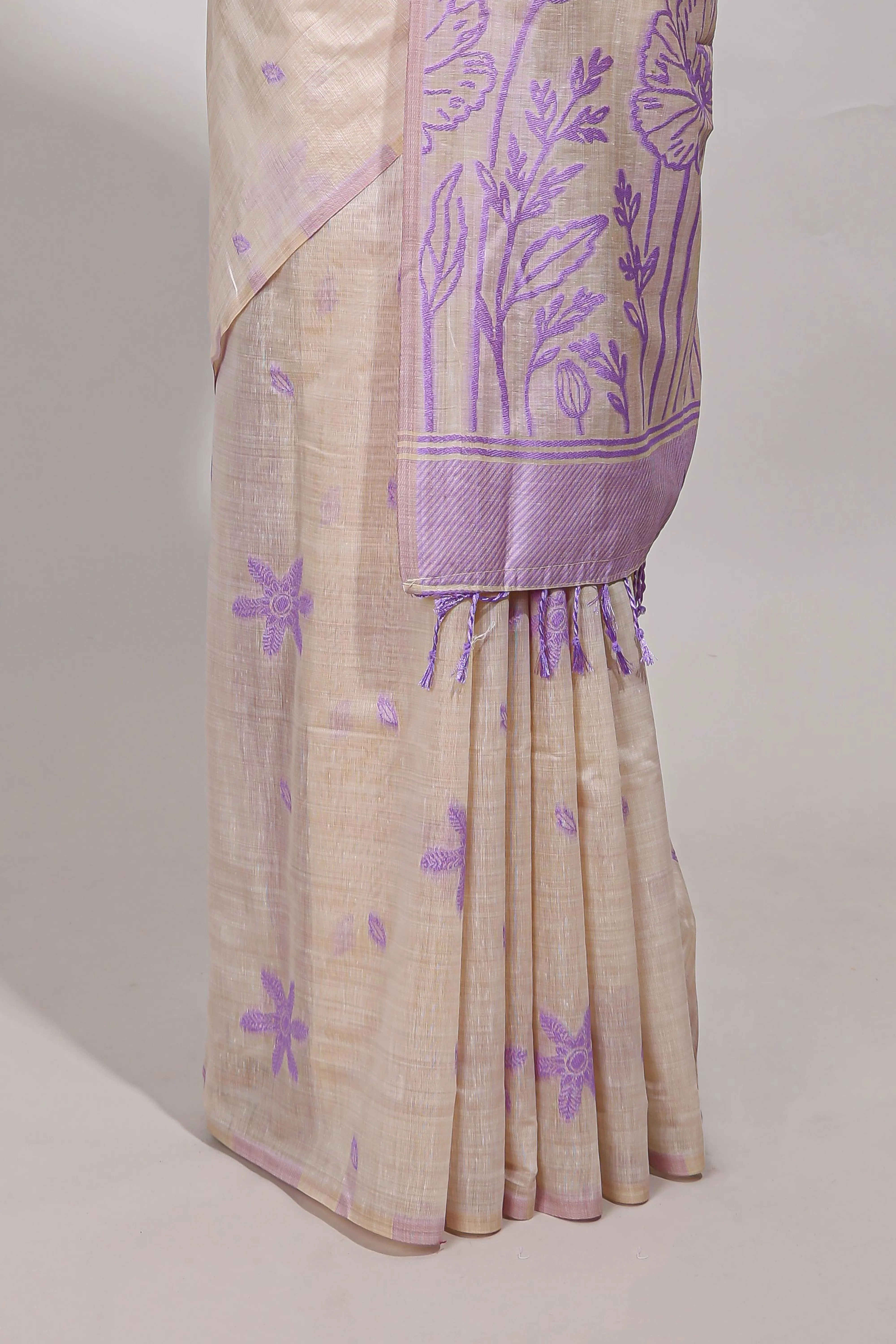 Lavender floral print munga cotton saree with matching floral print pallu along with tassles - Image 4