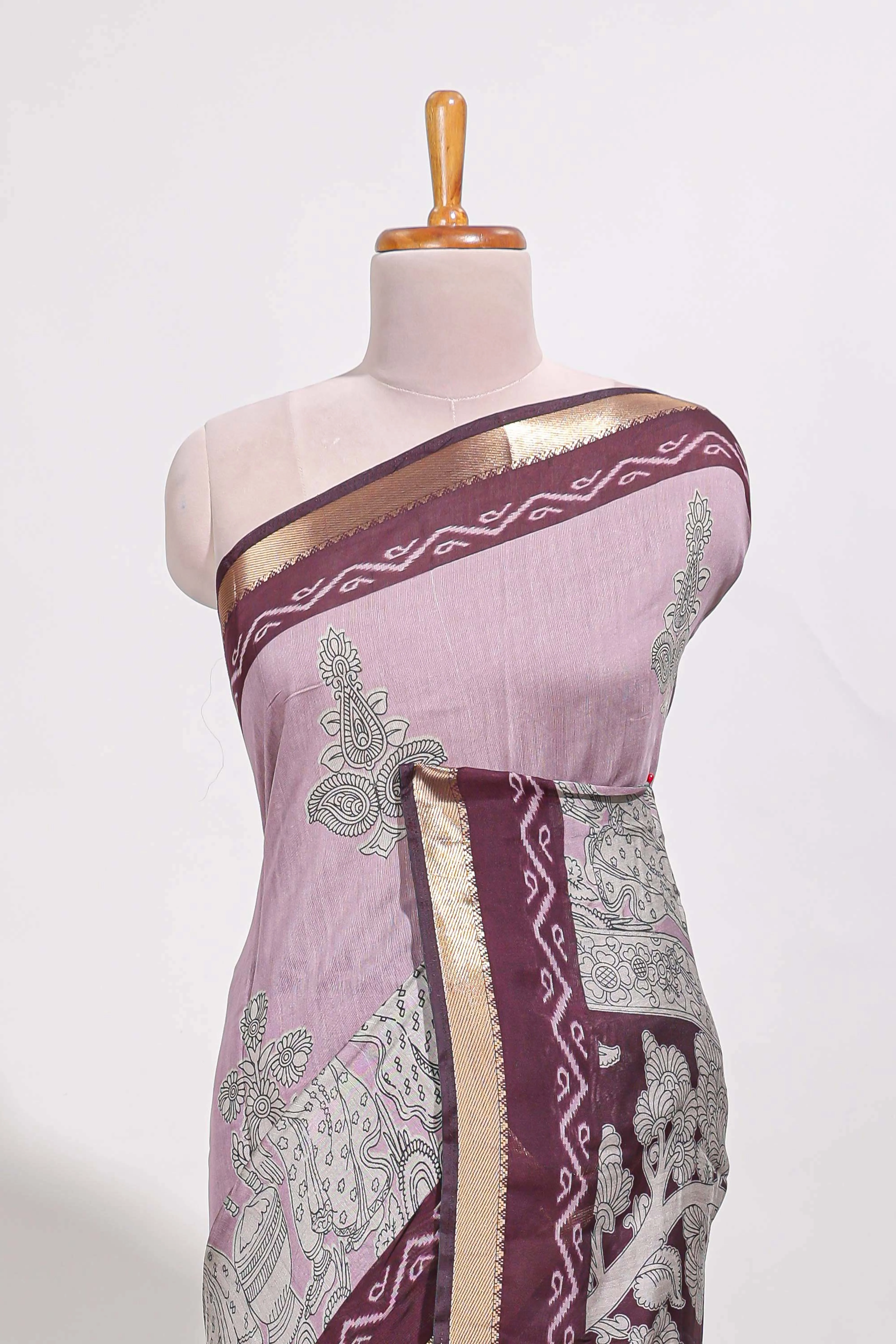 Lavender Mauve Viscose Georgette Saree All-over elegant ethnic detailing gold zari border and Statement pallu with artistic motifs with contrast printed blouse - Image 3