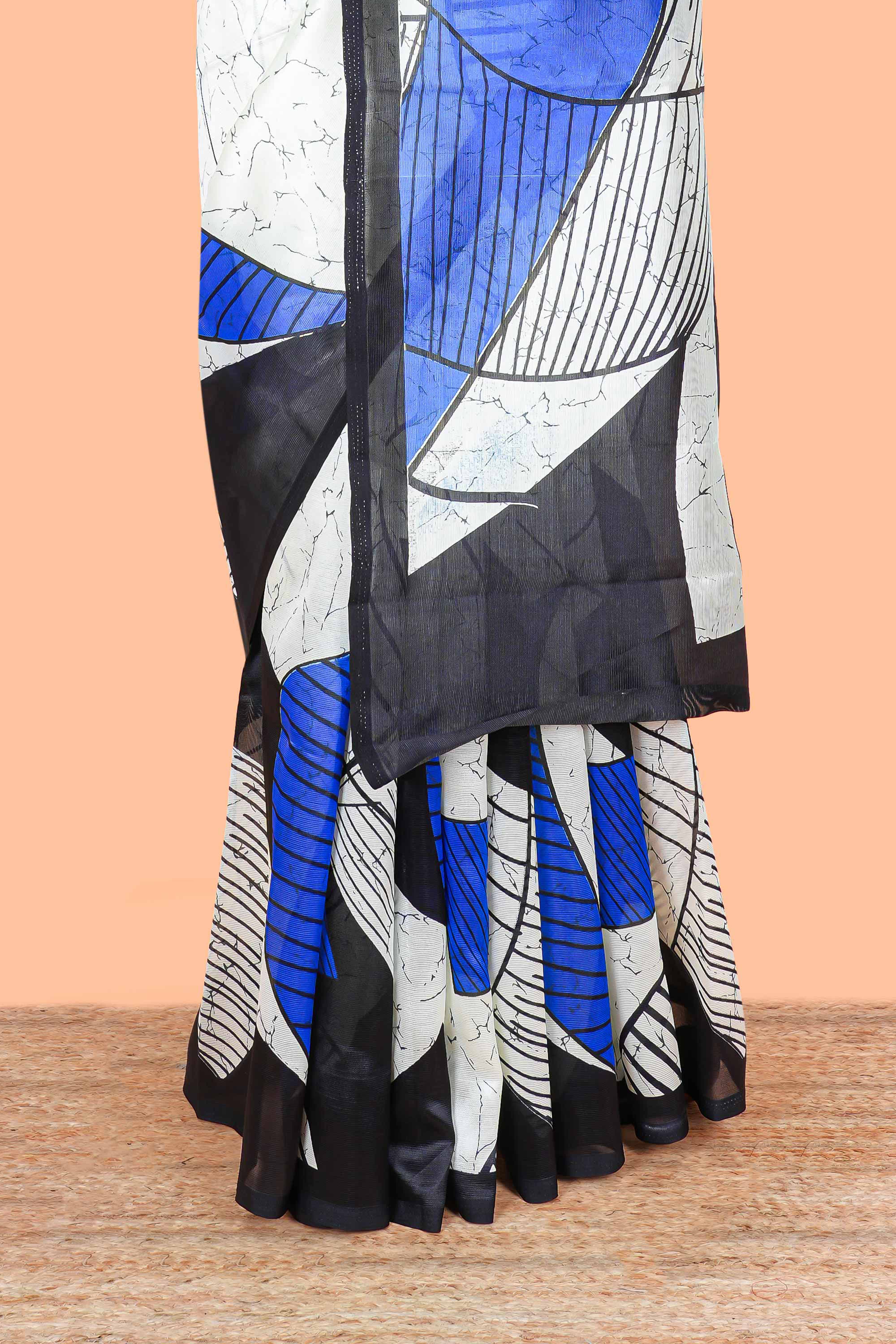 White geometric art lichi silk saree, contrast border and blouse and printed pallu - Image 4