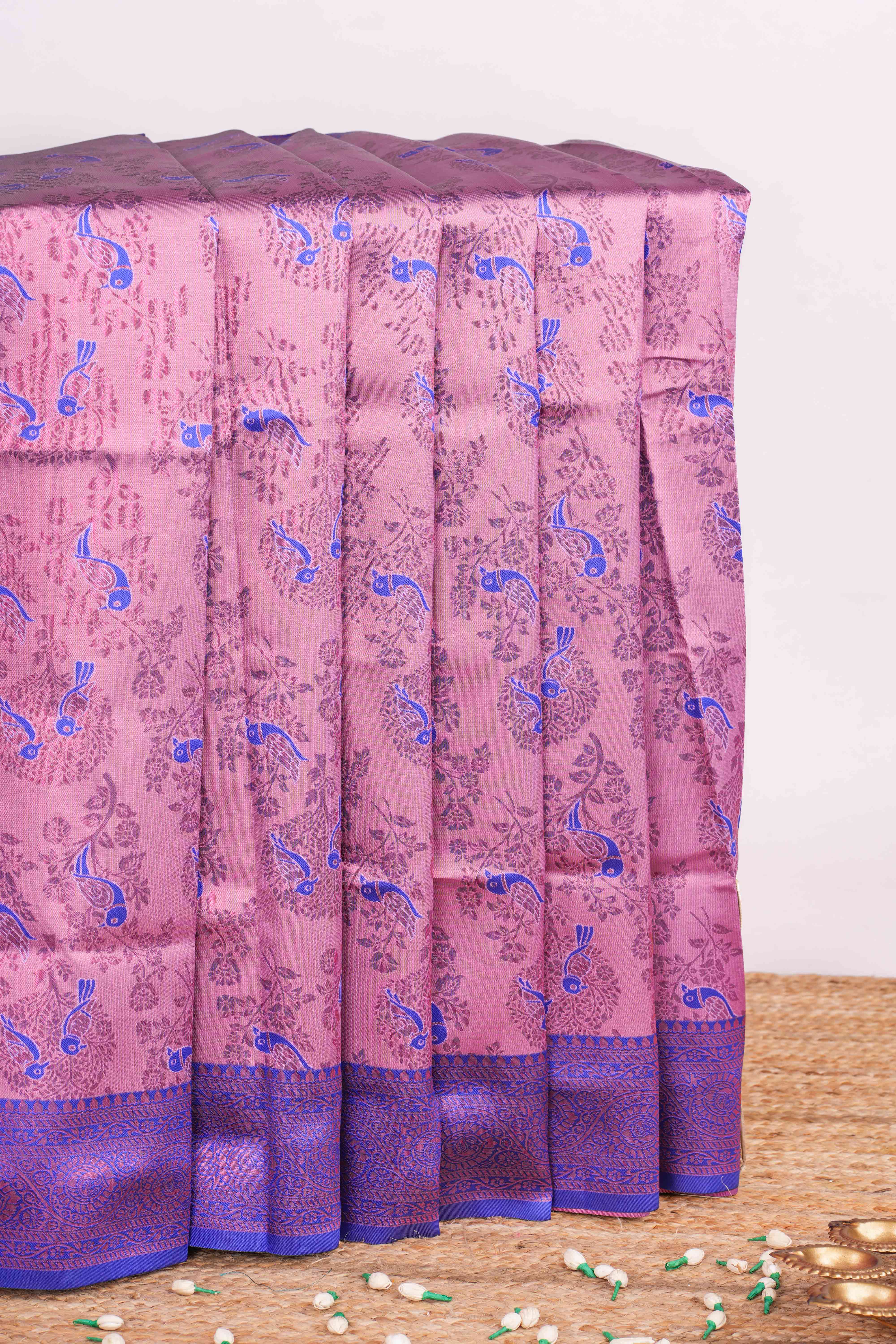 Lichi Silk Saree Floral Design Across The Body With Contrast Pallu