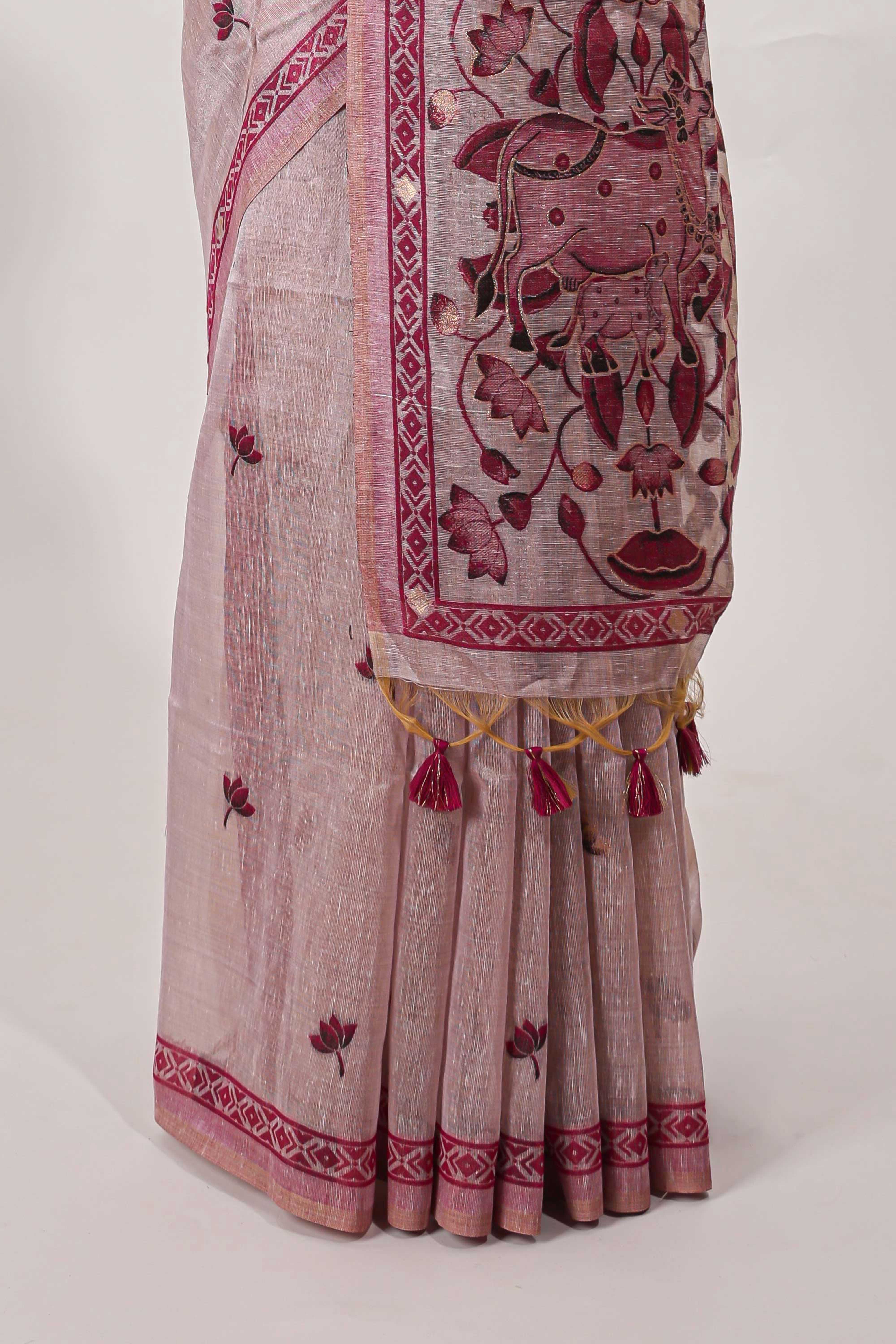 Magenta munga cotton floral thread motifs thread weaving border with floral jaal thread zari pallu and contrast small butta blouse - Image 4