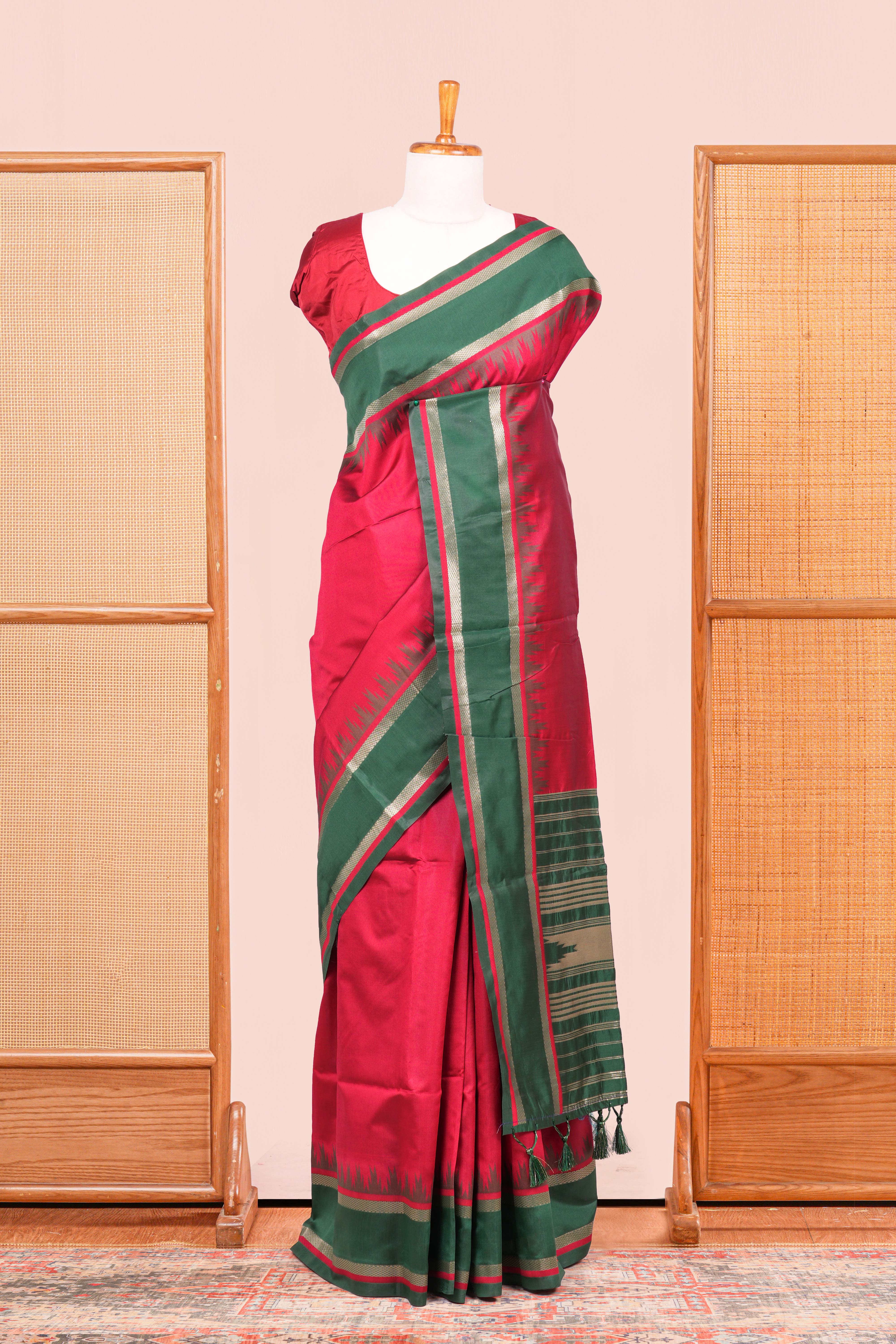 Maroon Retta Petta Art Silk Saree With Plain Body Retta Petta Border Contrast Intricate Gold Zari Stripes Pallu Along With Geometric Motifs Blouse - Image 2