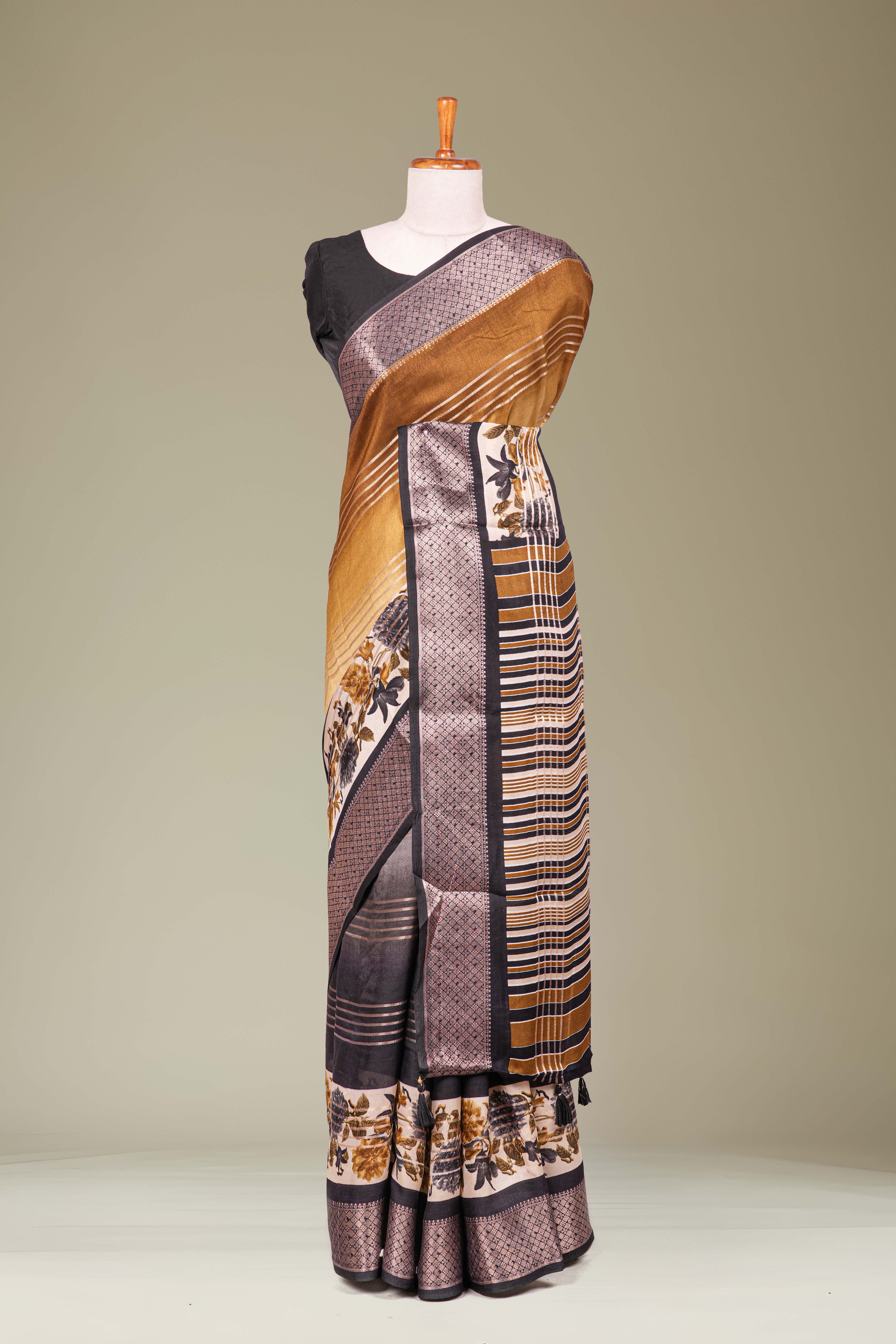 Marsh Mellow Sarees - Image 2