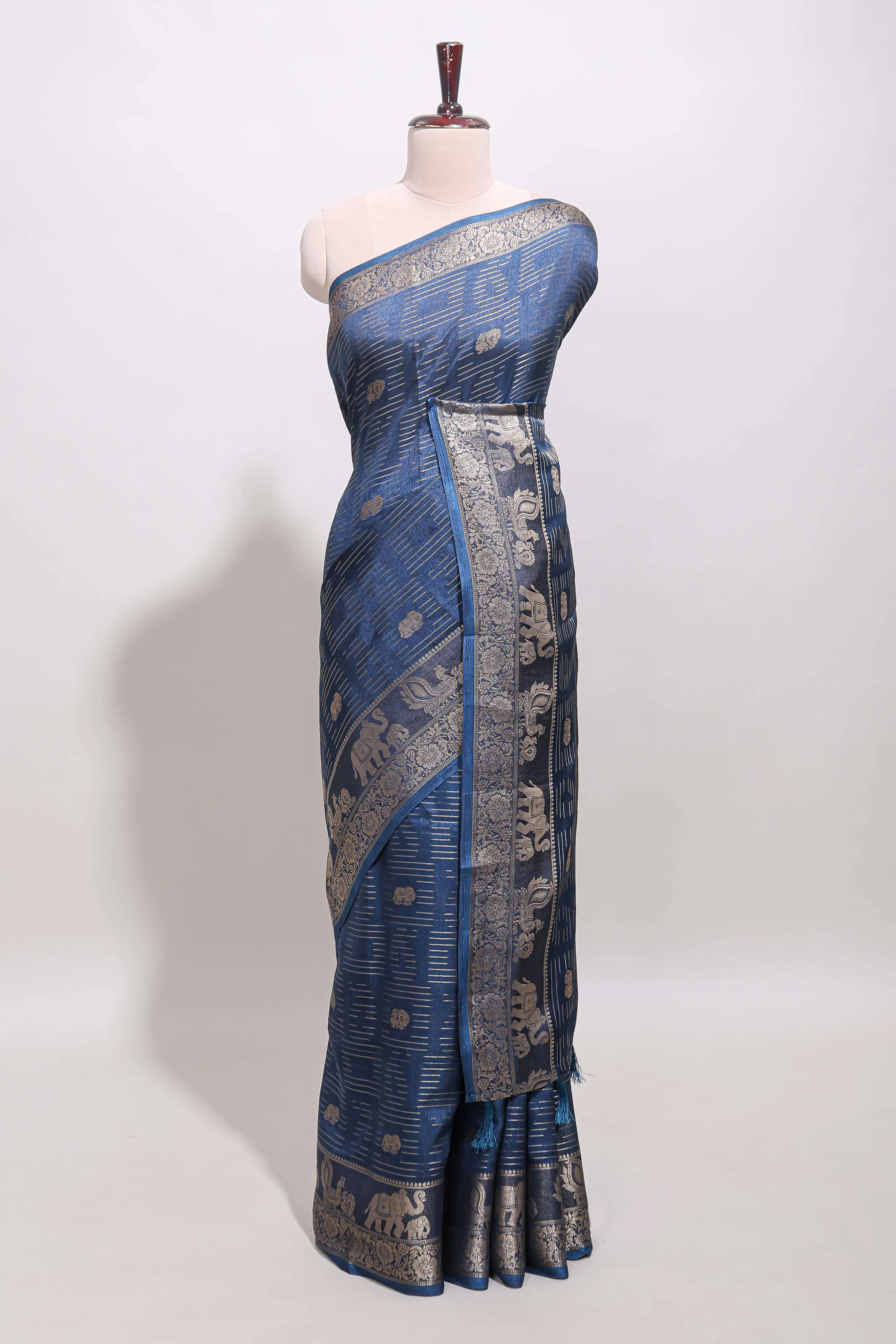 Midnight blue zari butta dola silk saree with self zari border and printed pallu - Image 2