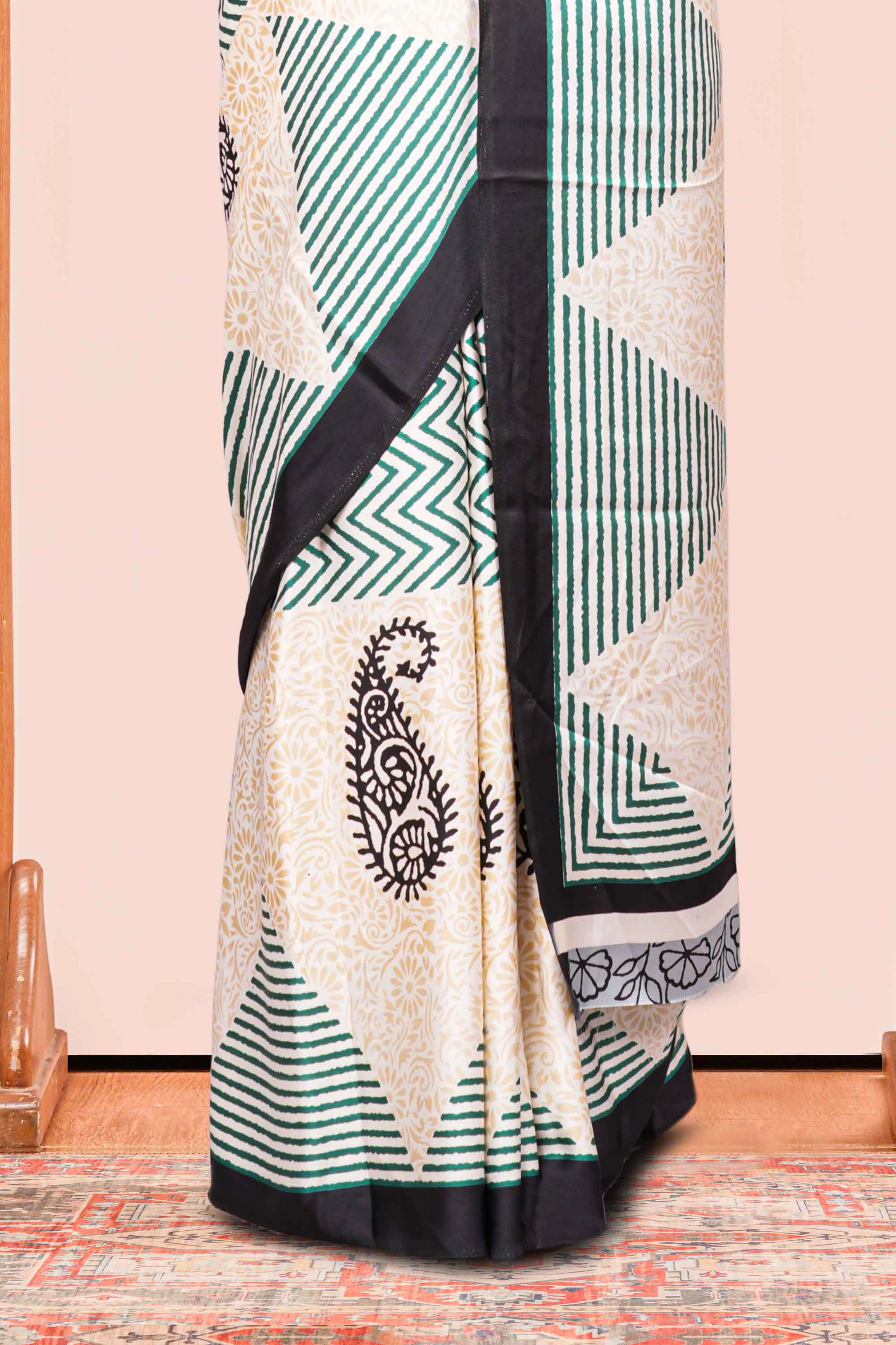 Modal Silk Saree Lightweight ,Flowy. Chevron Design Contrast Border - Image 4