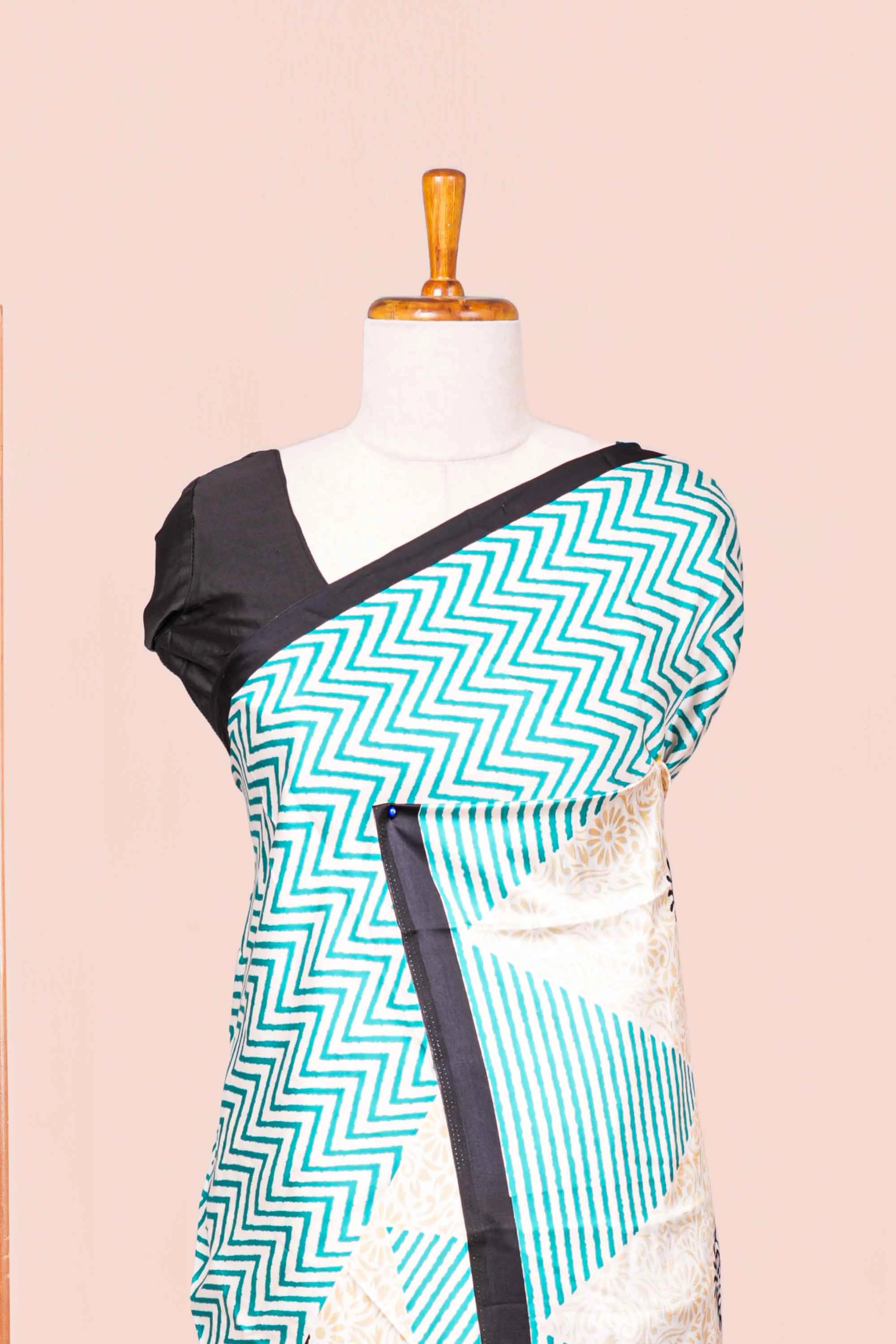 Modal Silk Saree Lightweight ,Flowy. Chevron Design ,Contrast Border Along With Floral Printed Blouse - Image 3
