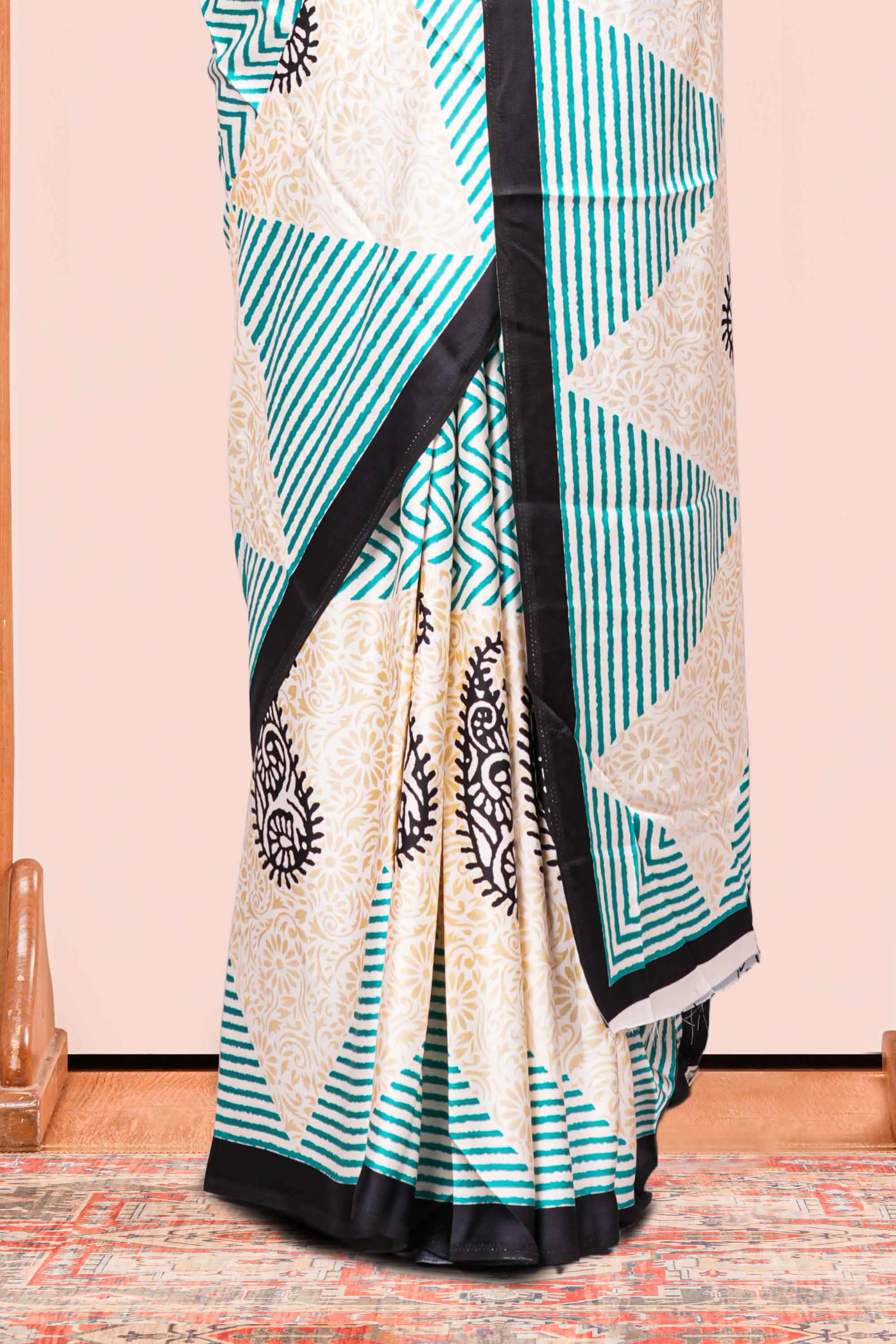 Modal Silk Saree Lightweight ,Flowy. Chevron Design ,Contrast Border Along With Floral Printed Blouse - Image 4
