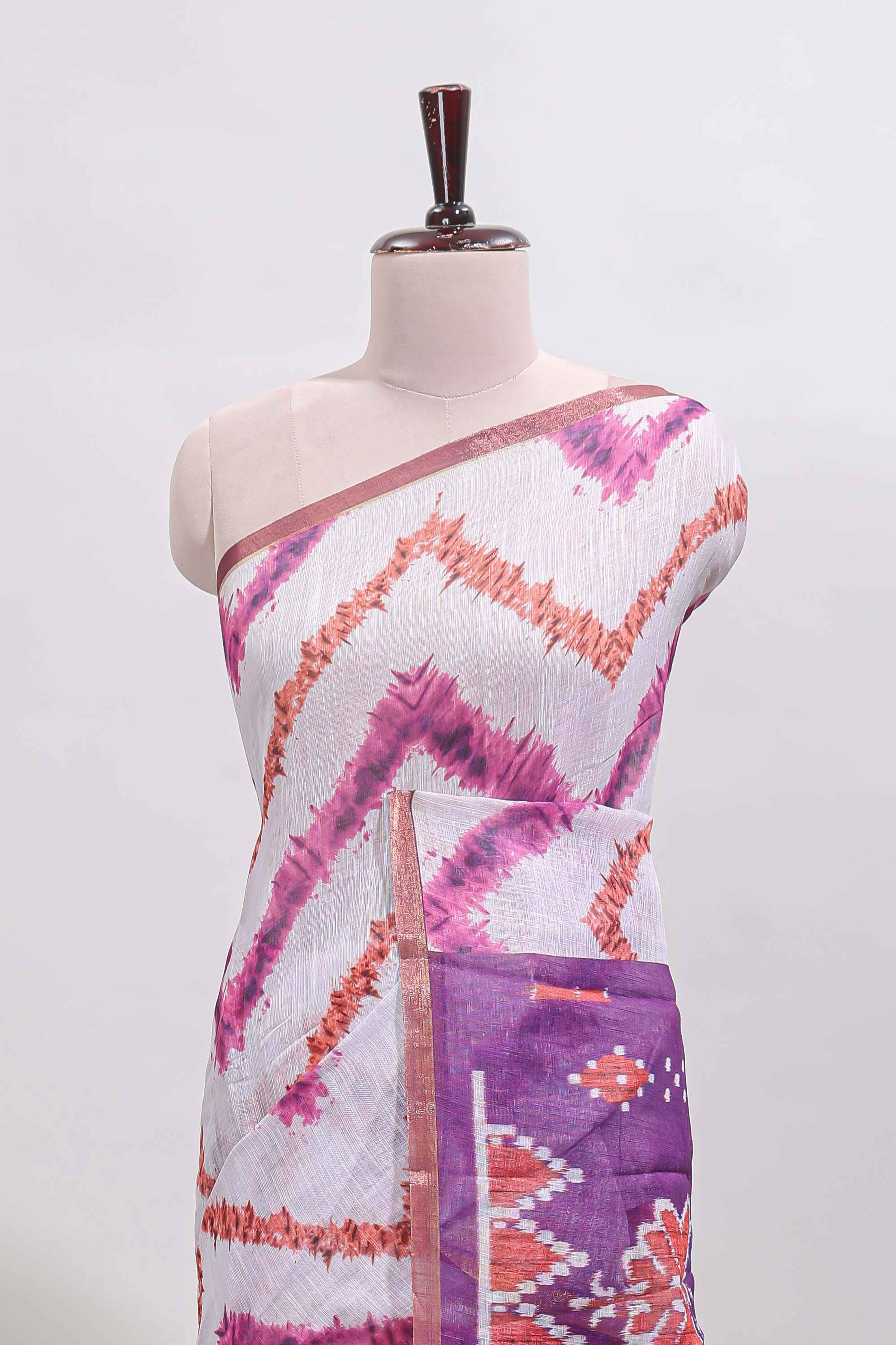 Off white chevron style shibori print linen cotton saree with contrast purple border and ikkat design pallu - Image 3