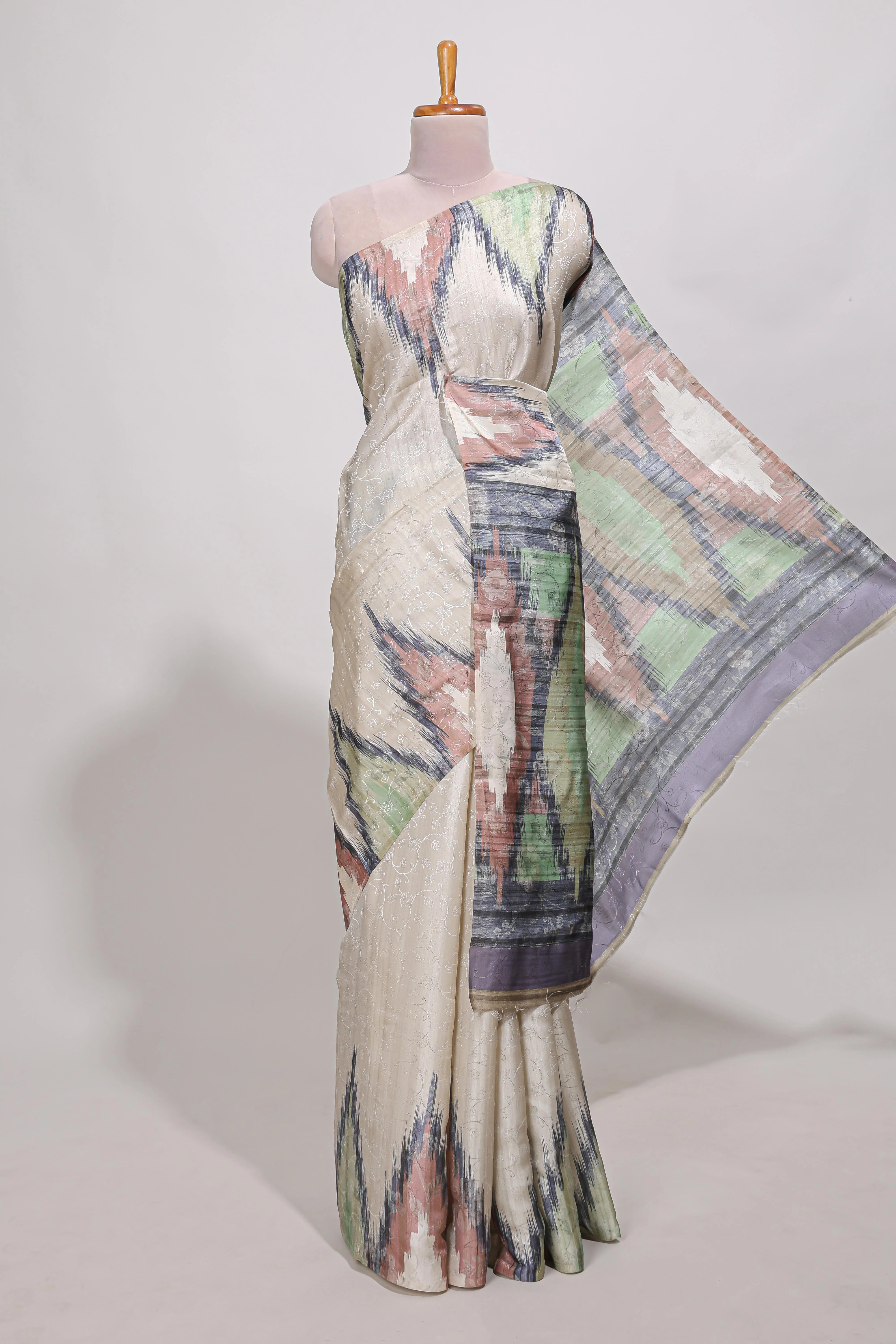 Off white ikkat print tussar saree pastel multi coloured ikkat patterns with matching blouse with matching pallu - Image 2
