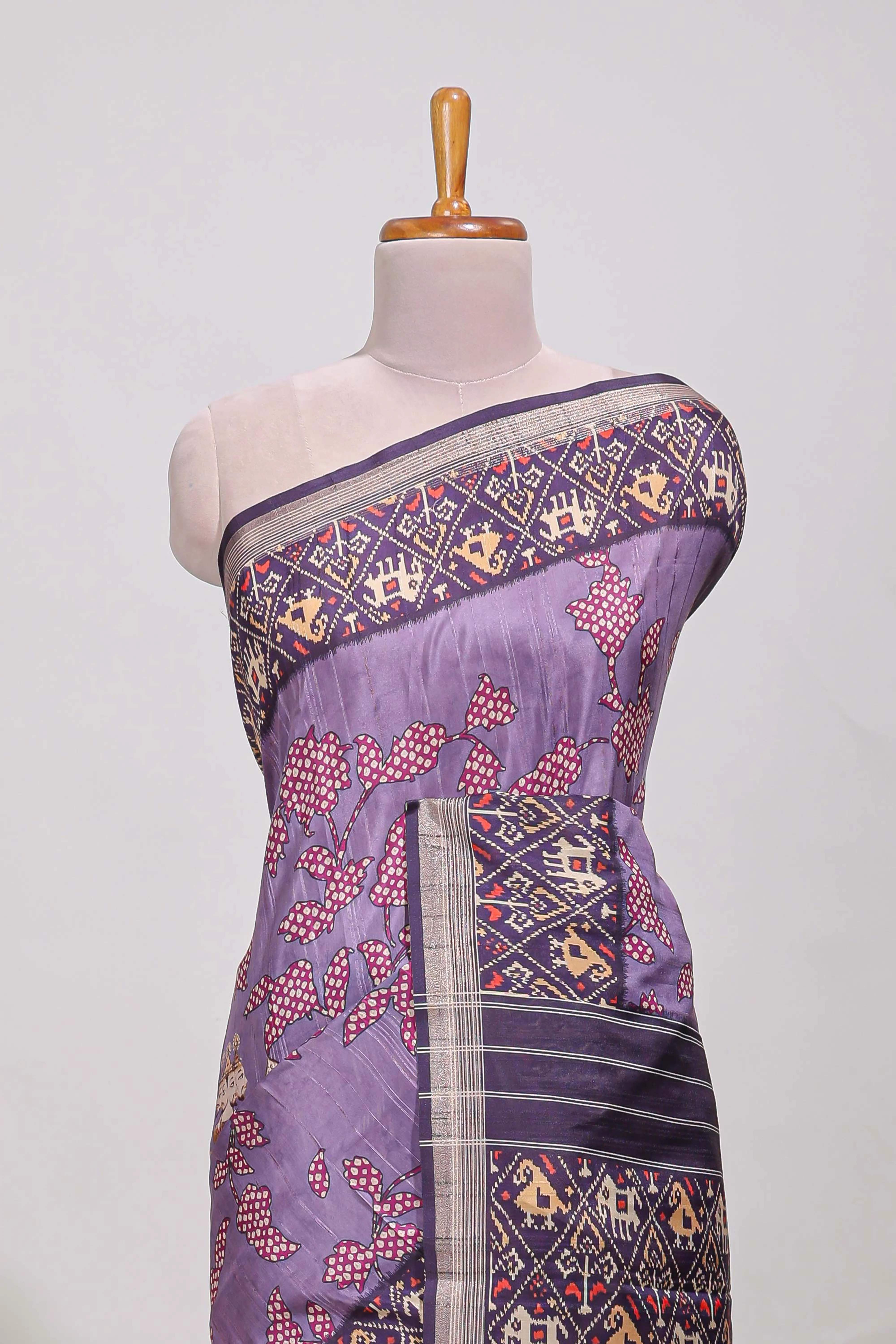 Violet patola and pichwai tussar saree zari border geomatric matching pallu along with tussels - Image 3