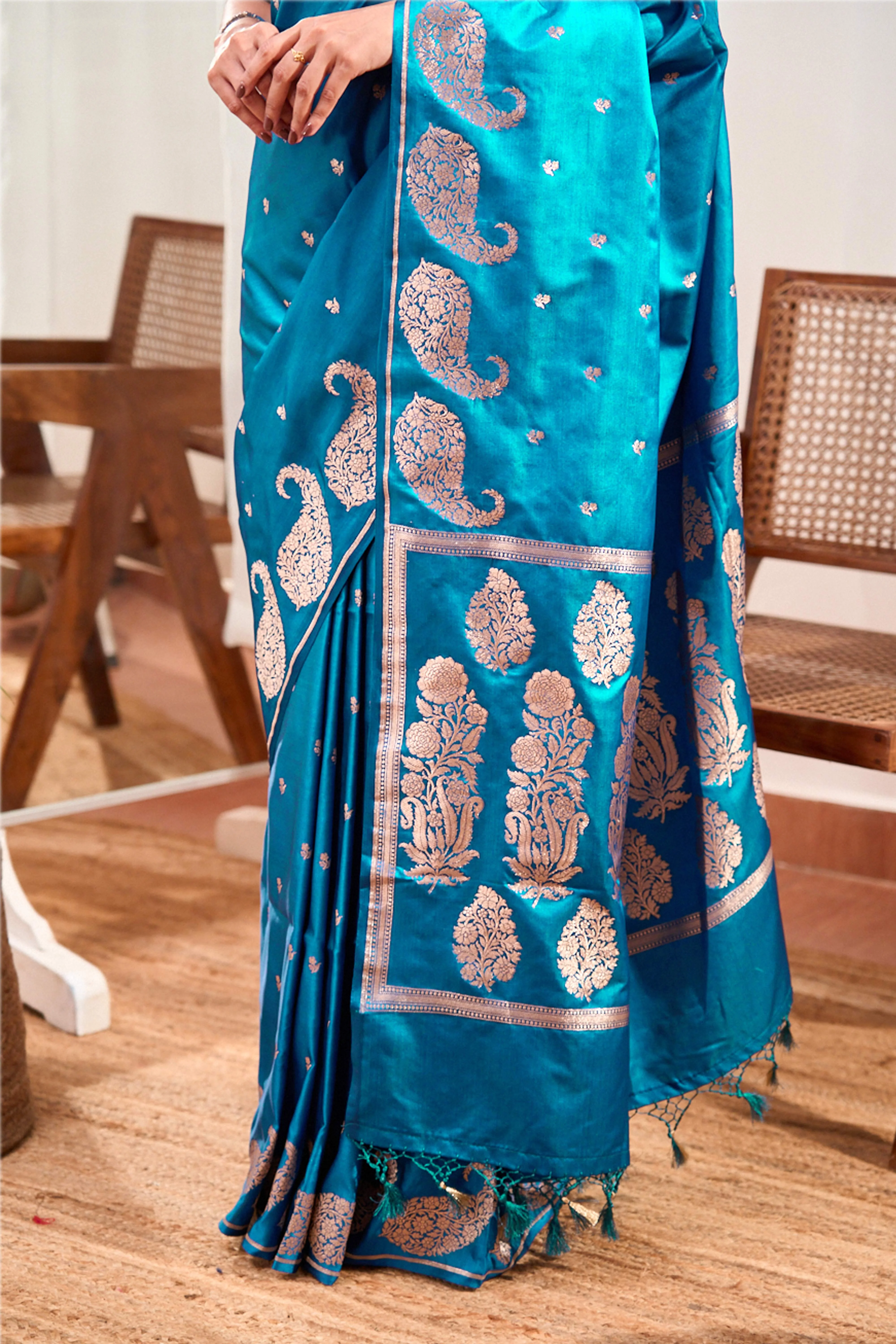 Blue Mushru Silk Saree Gold Zari Motifs With Floral Design Pallu - Image 6