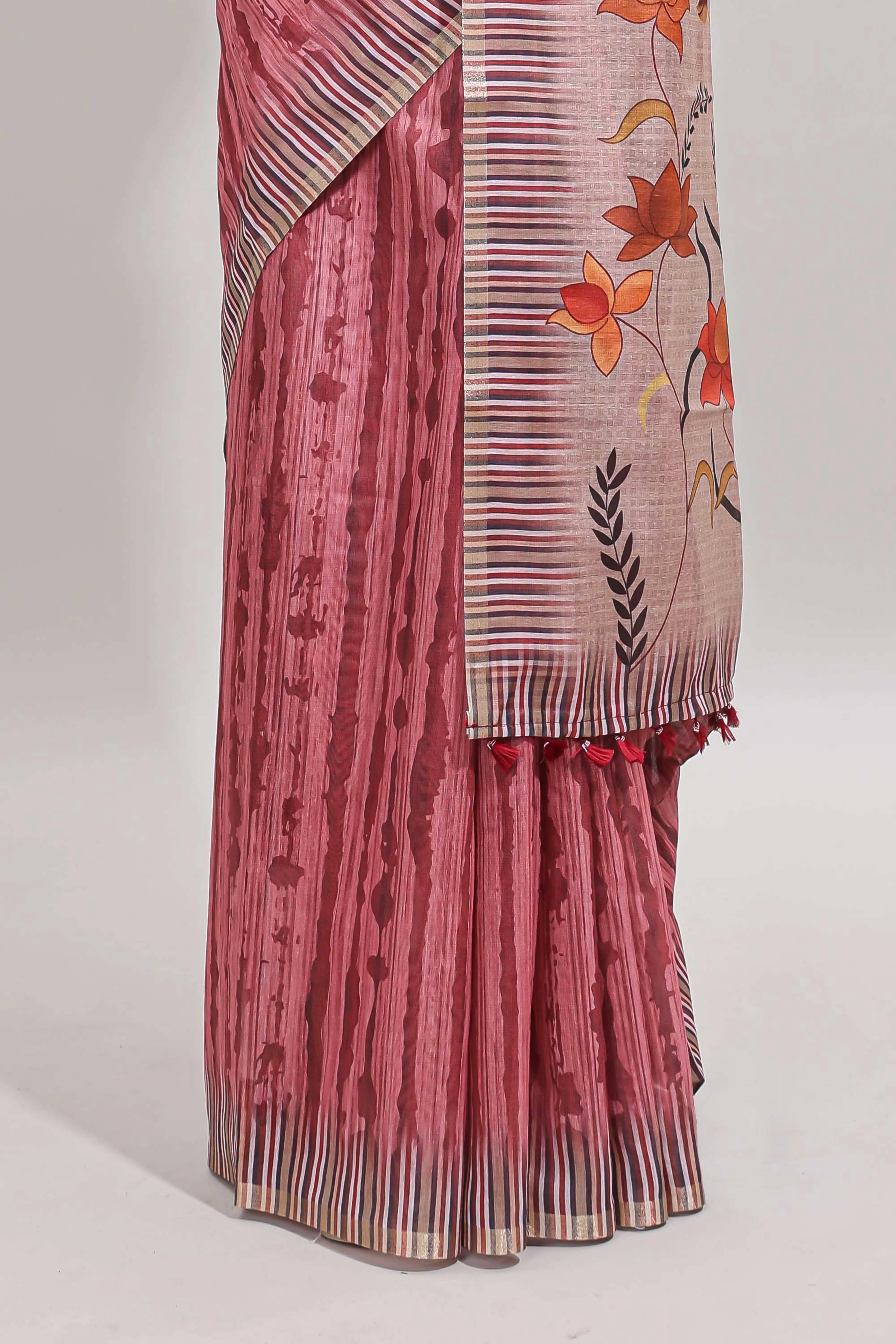 Peach striped digital print linen cotton saree with contrast border and floral design pallu - Image 4