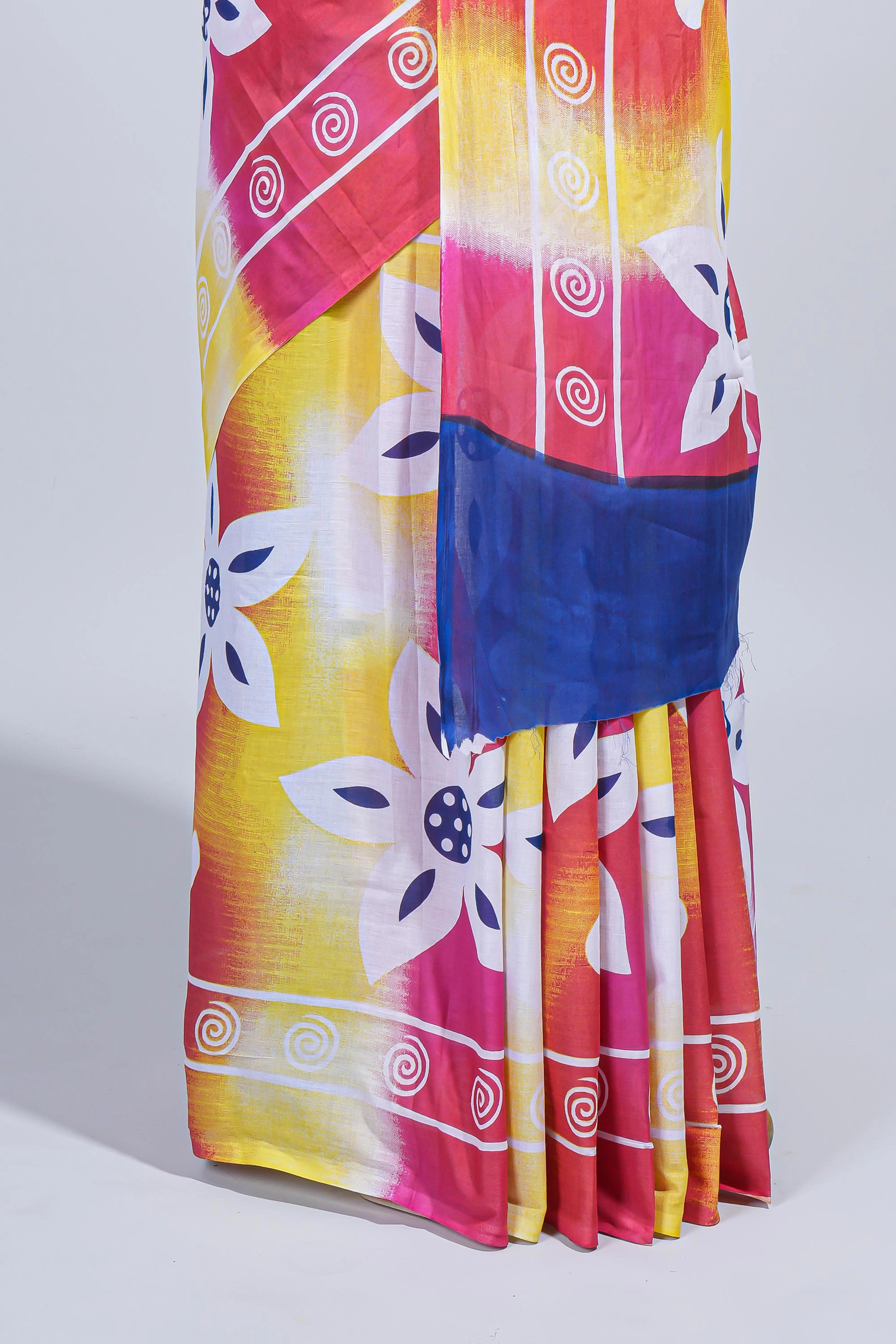 Pink floral design mul mul cotton saree with self border and contrast blouse - Image 4