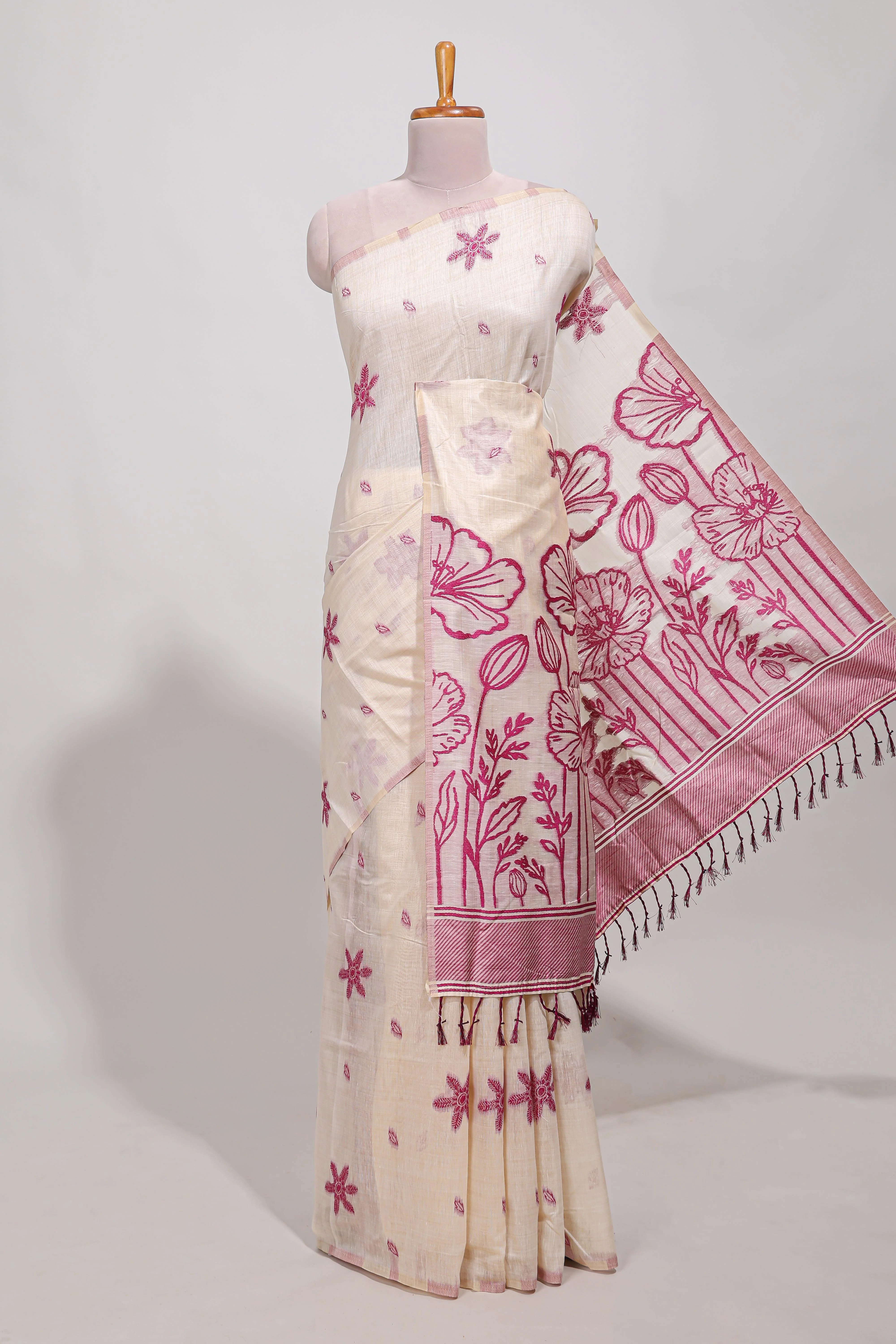 Pink floral print munga cotton saree with matching floral print pallu along with tassles - Image 2