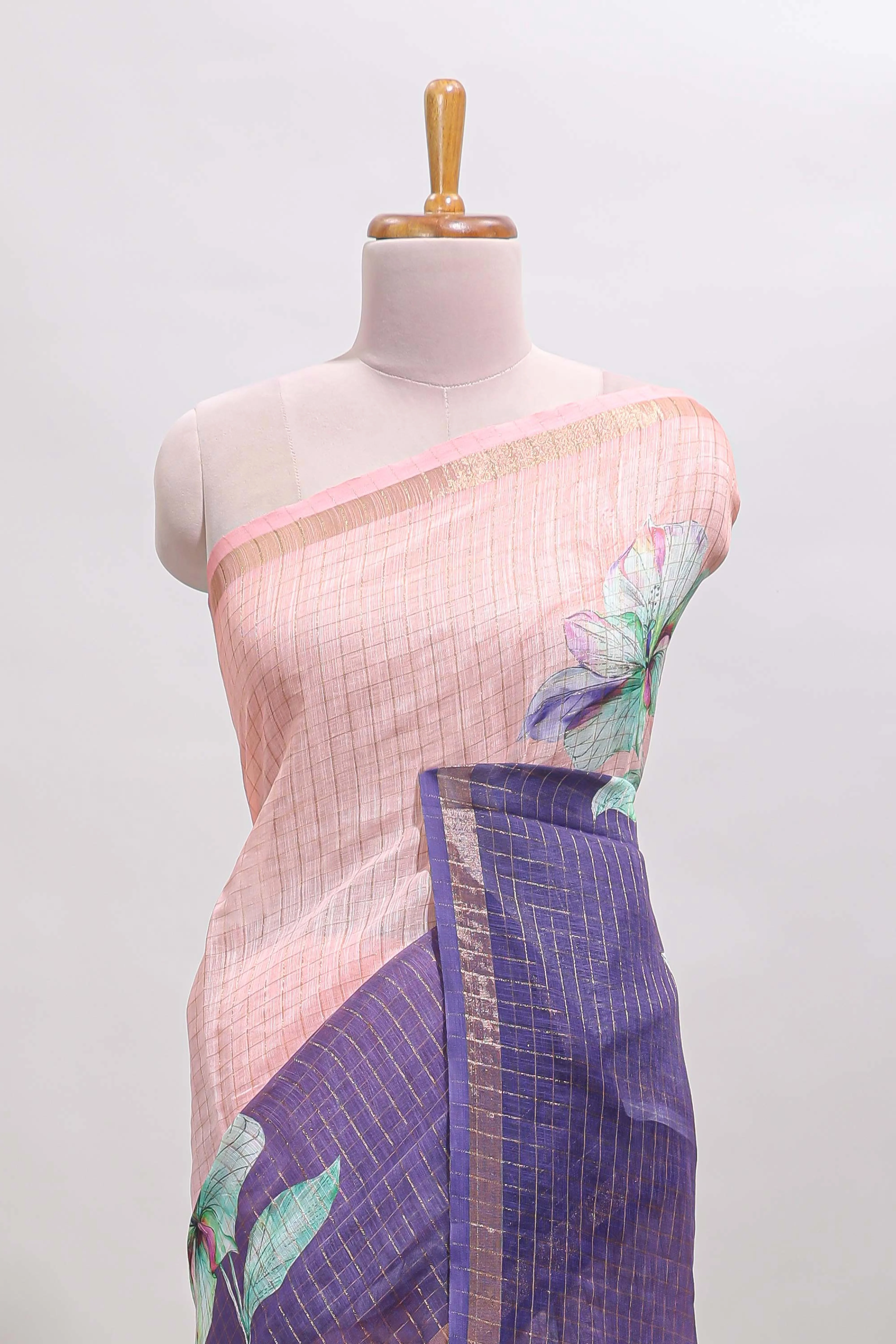 Pink & lavender dual shade checked floral design chanderi cotton saree with self zari border and matching blouse - Image 3