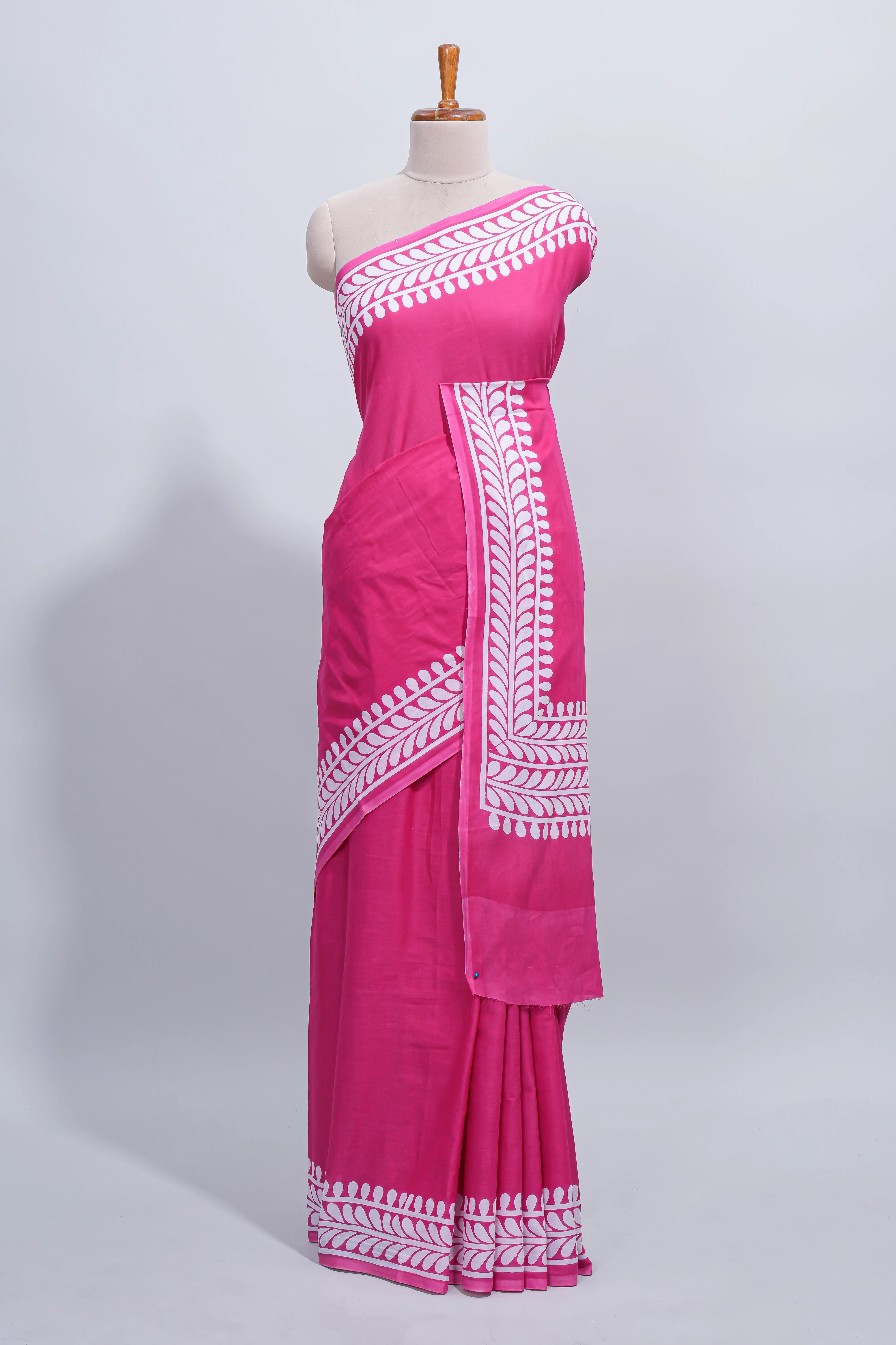 Pink plain mul mul cotton saree with self border and matching blouse - Image 2