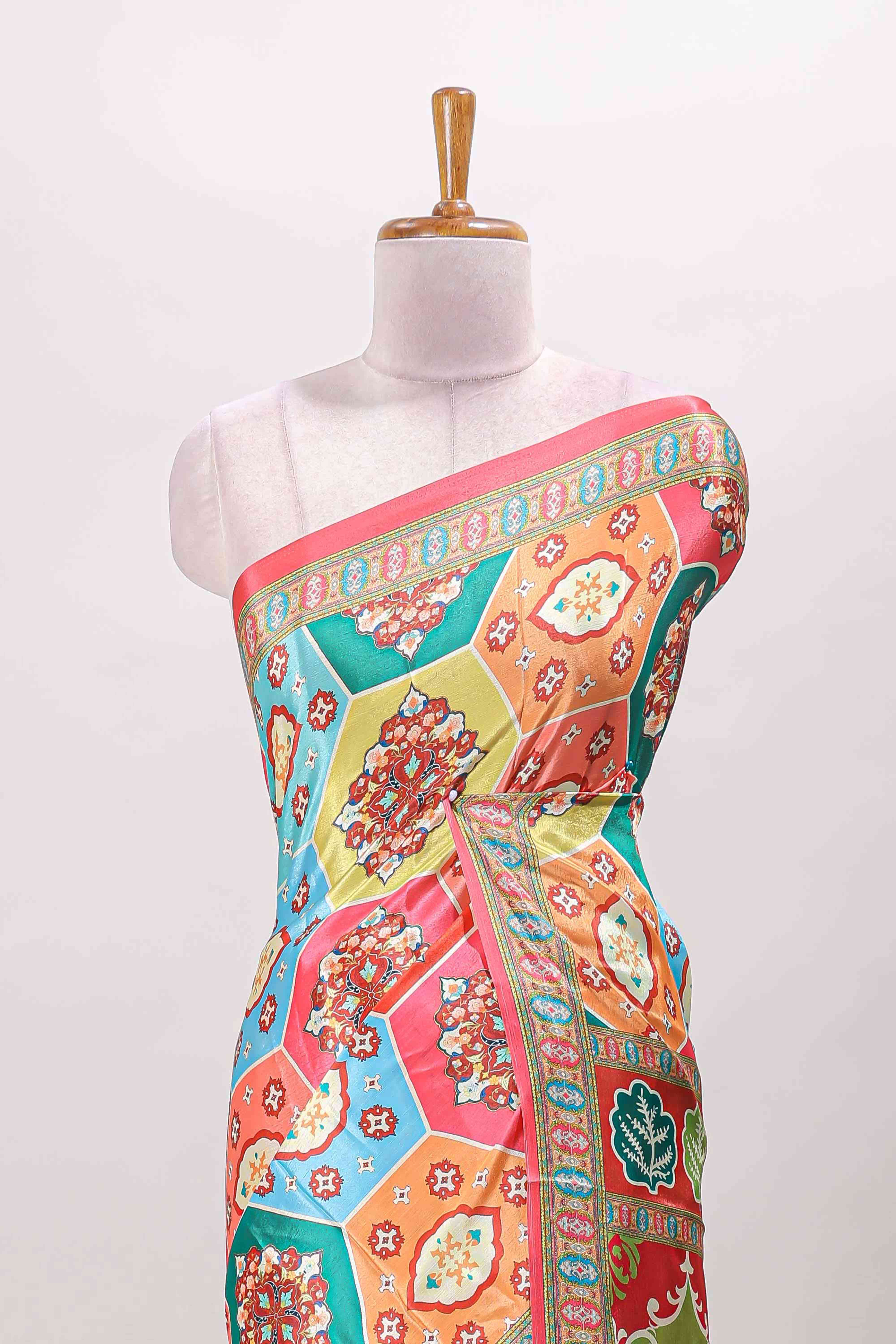 Pink hexa floral desgin masakali saree with self border and matching blouse - Image 3