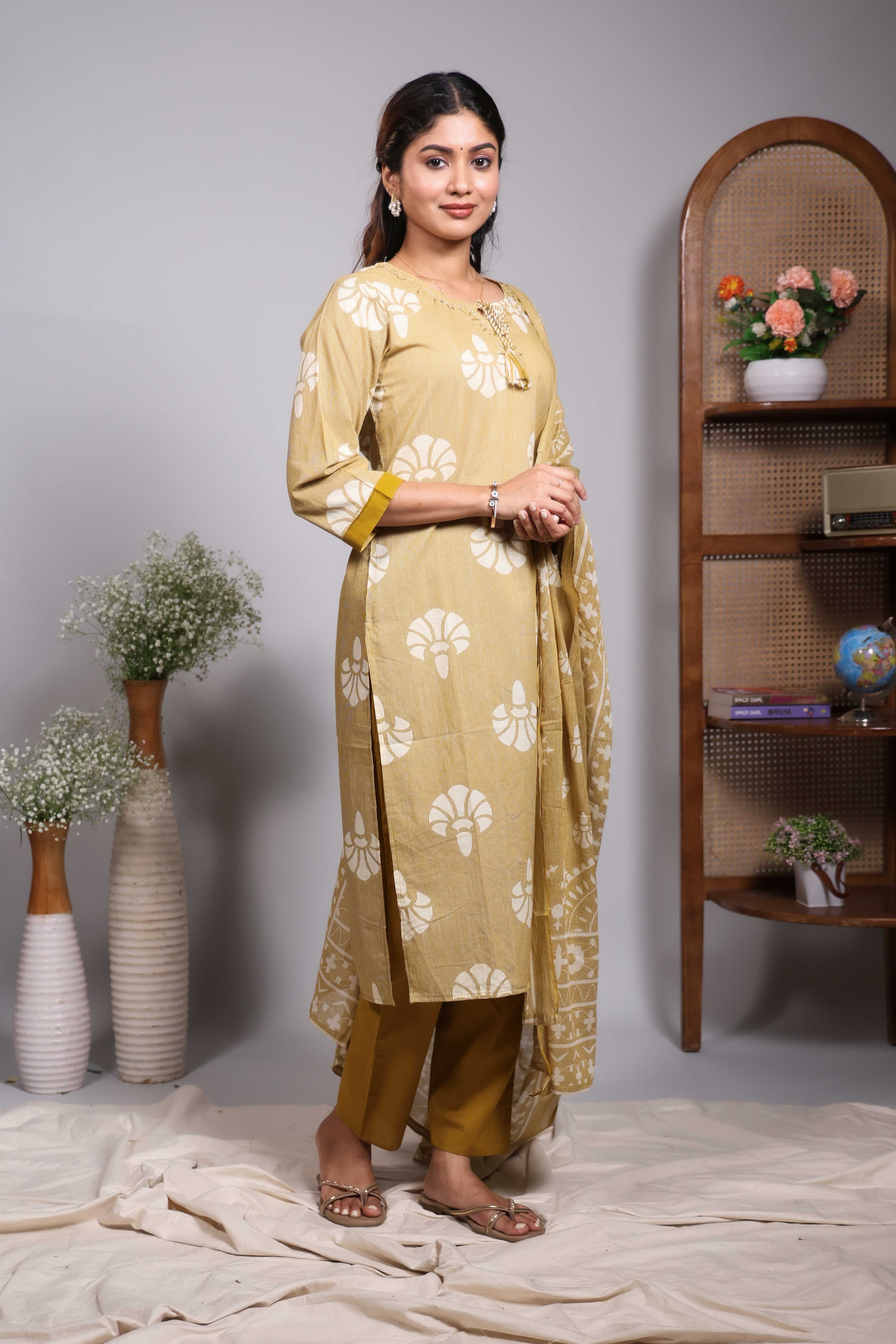 Sandal floral motifs design V neck salwar set with 3/4th sleeve, contrast bottom and matching dupatta - Image 4