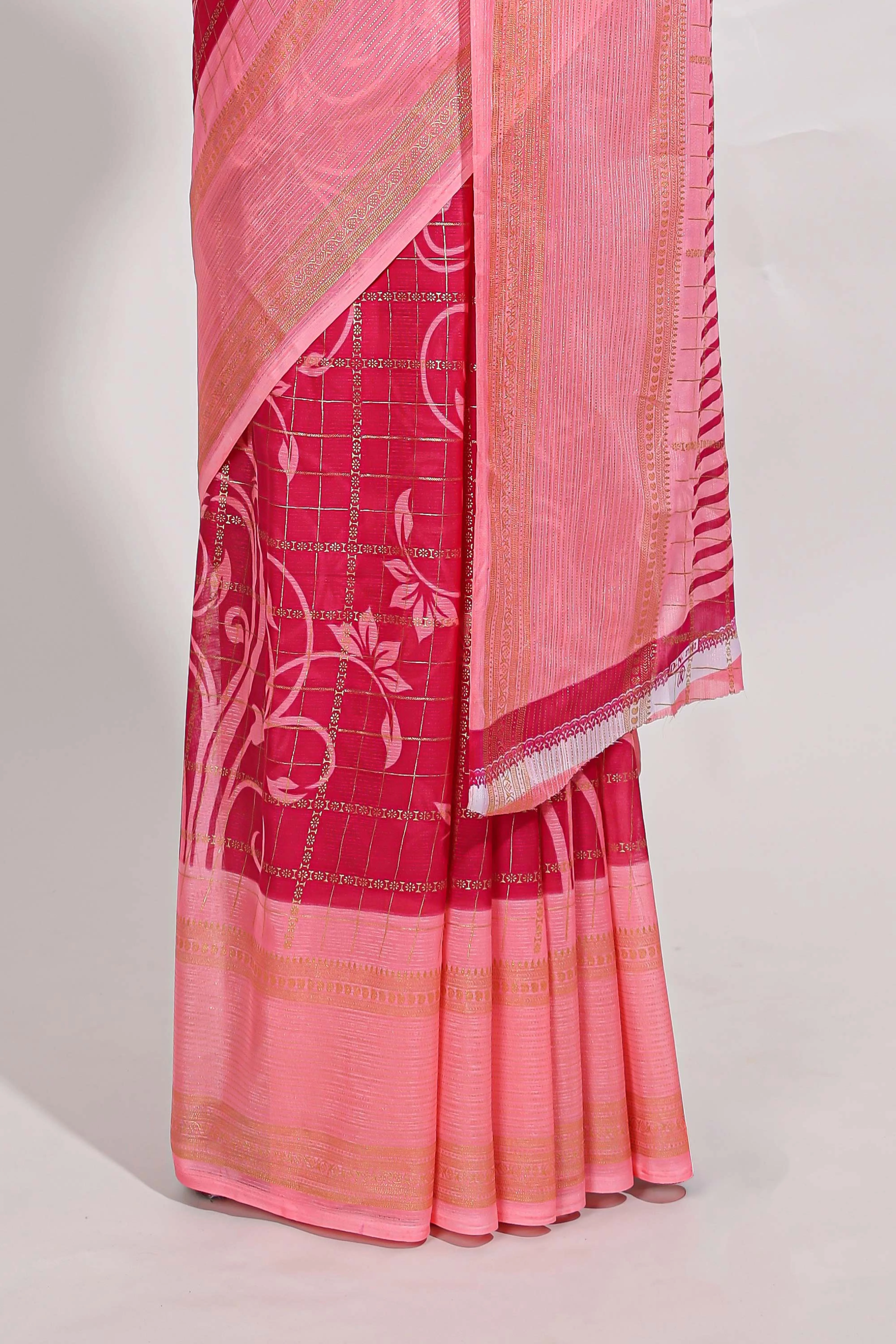 Rani pink checked floral motifs chiffon saree with self zari border and contrast blouse - Image 4