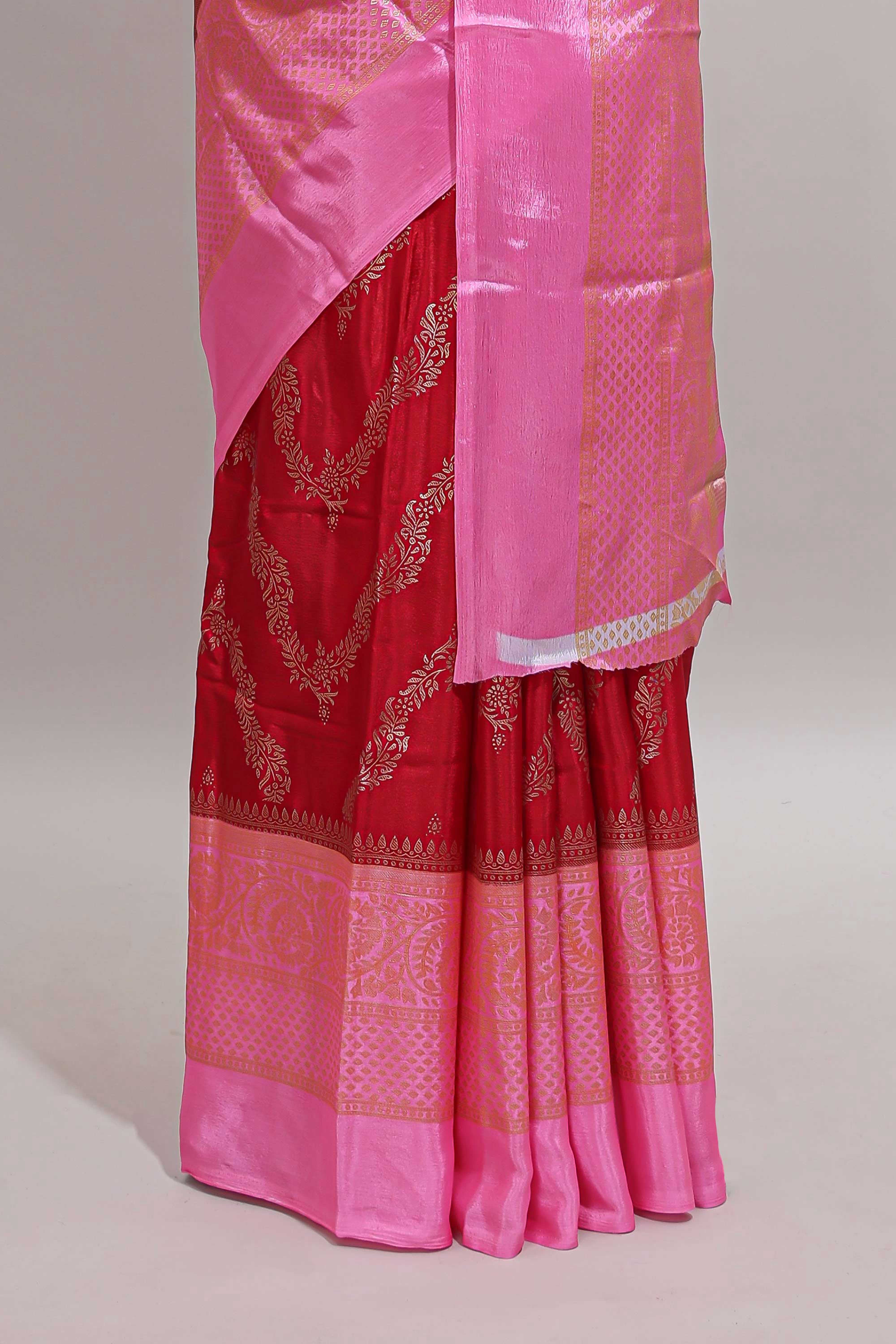 Red floral vine chevron design budget semi soft silk saree with contrast zari border and striped pallu - Image 4