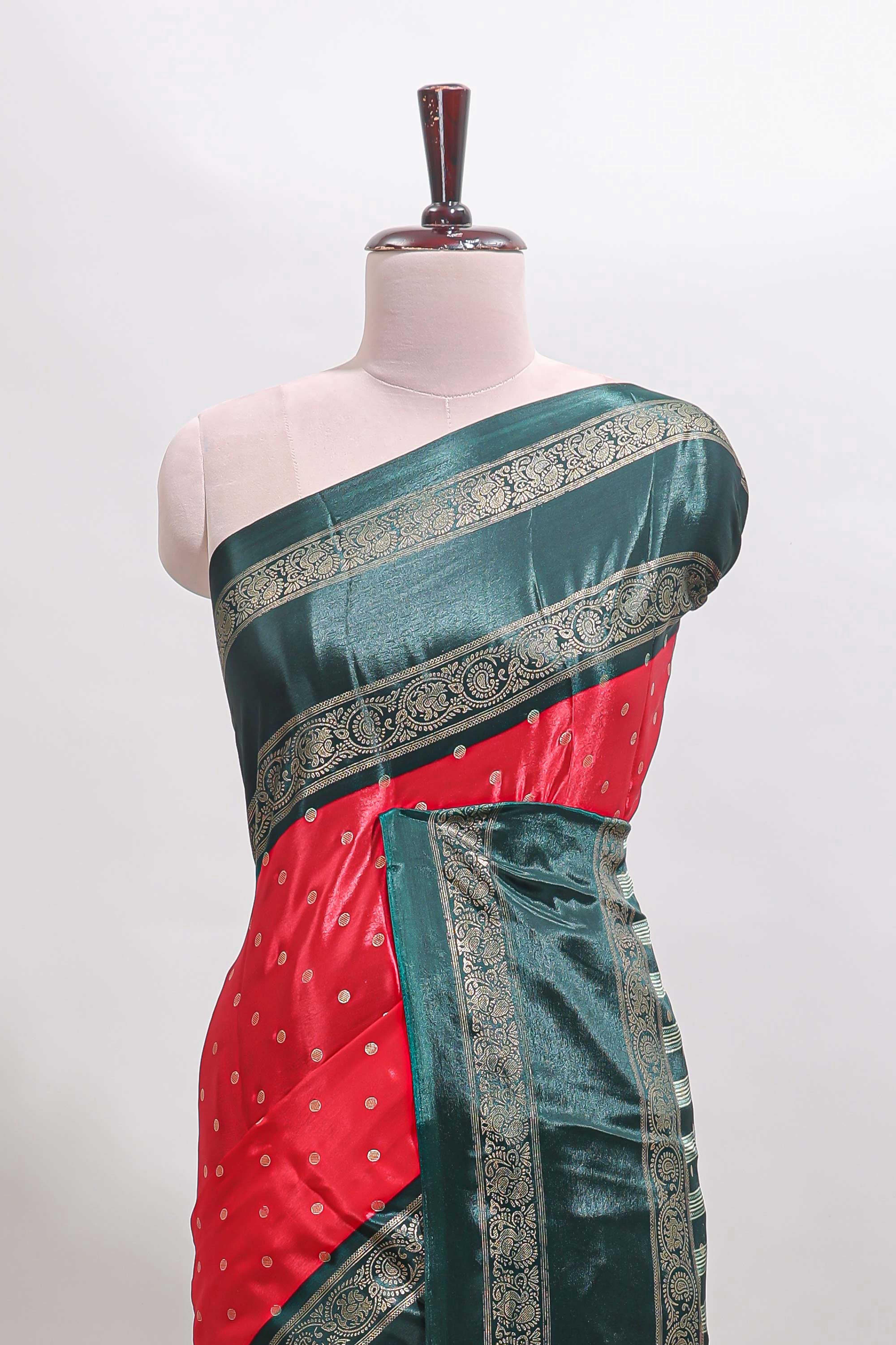 Red zari butta semi soft silk saree with contrast green bentex border and zari striped pallu - Image 3