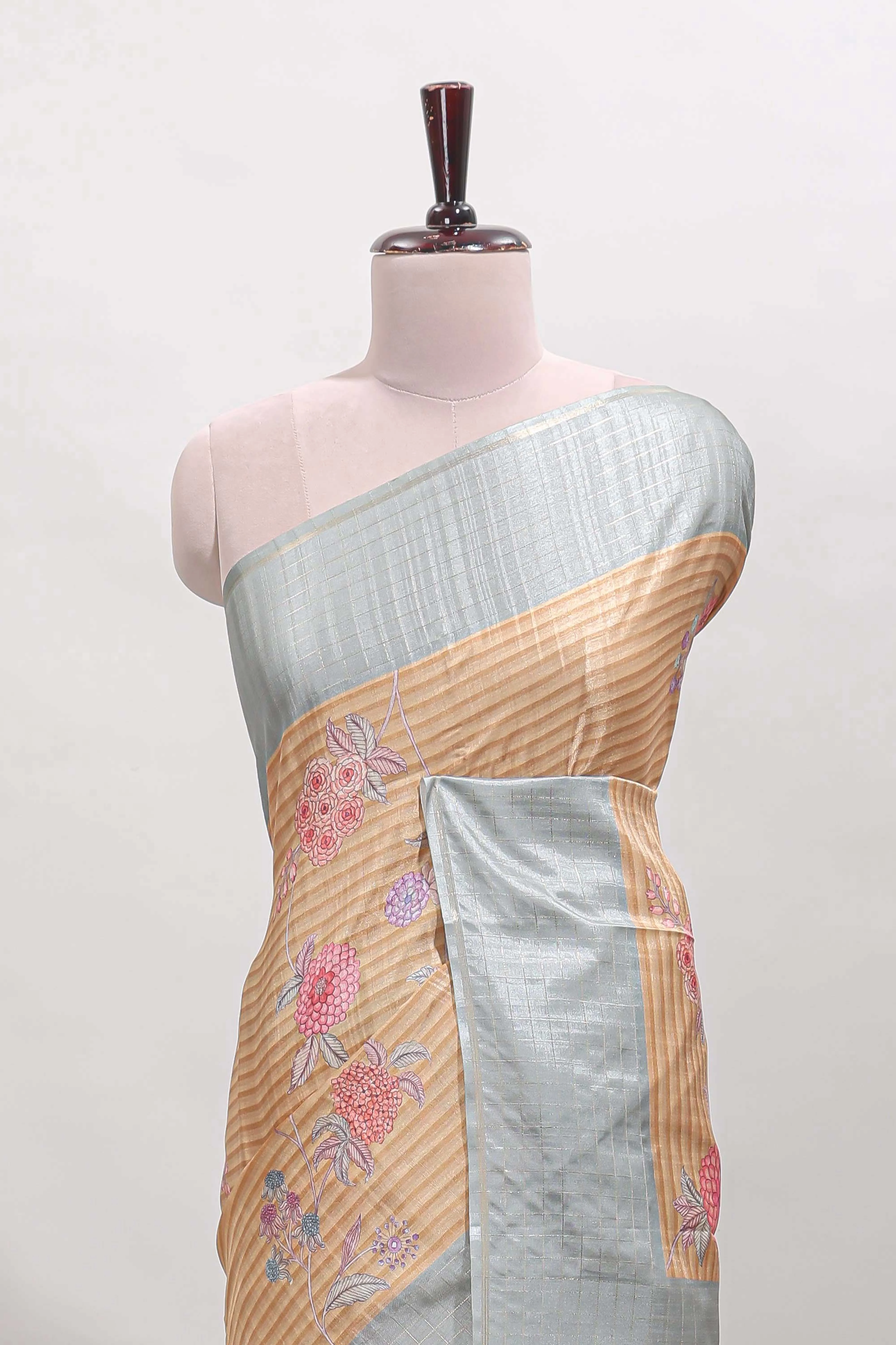 Sandal striped floral design tussar saree with contrast border and blouse - Image 3